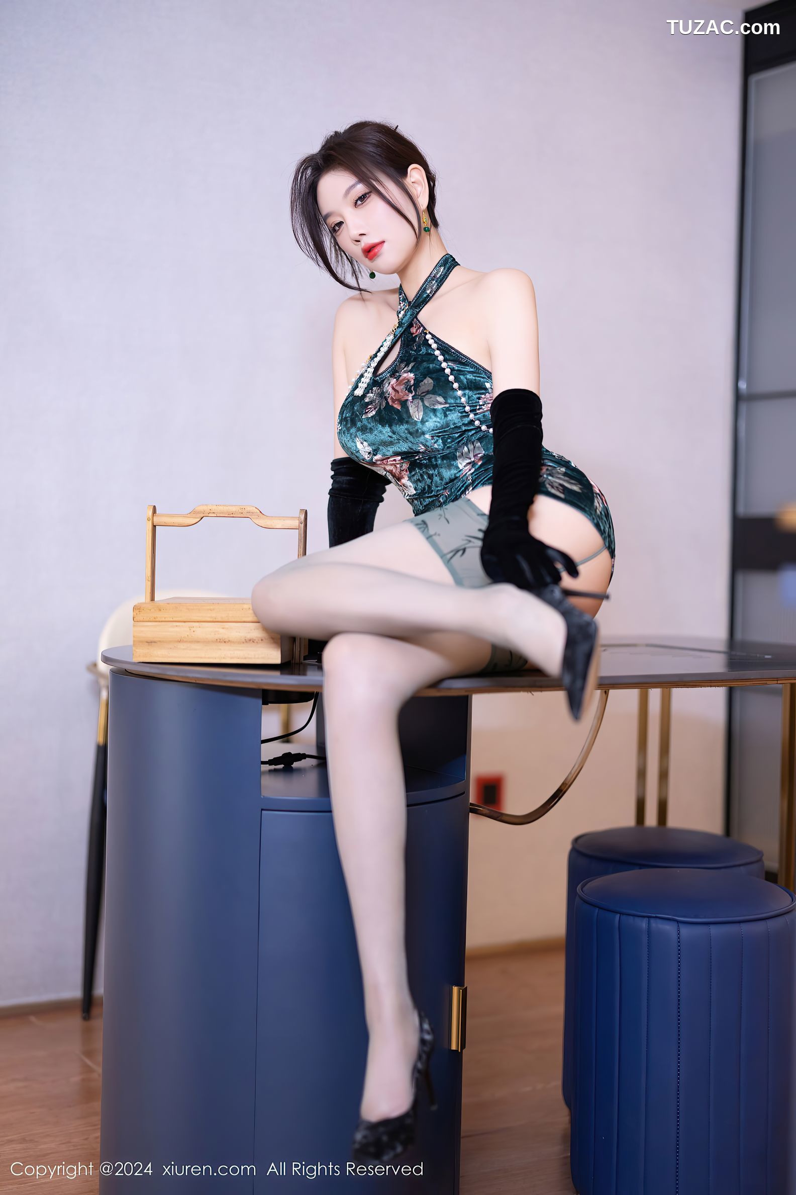 XiuRen秀人网-9165-杨晨晨Yome-墨绿短旗袍墨绿色内衣-2024.09.14