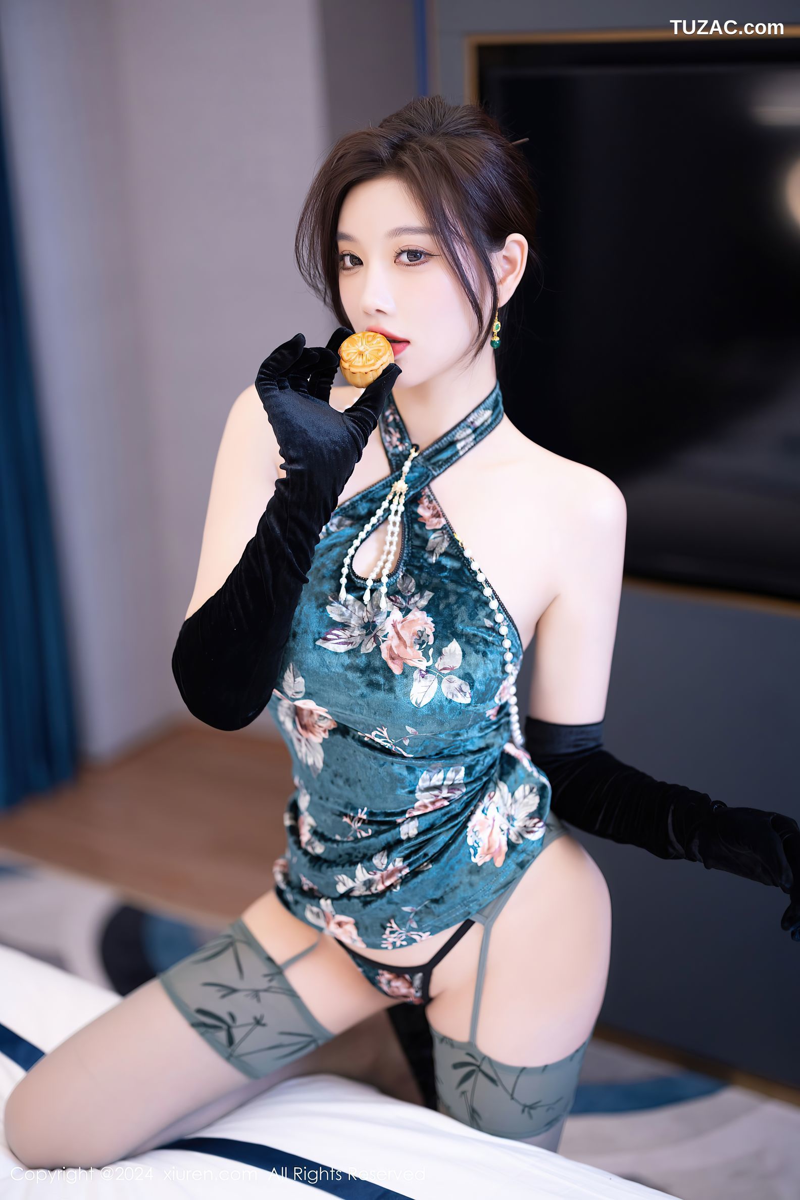XiuRen秀人网-9165-杨晨晨Yome-墨绿短旗袍墨绿色内衣-2024.09.14