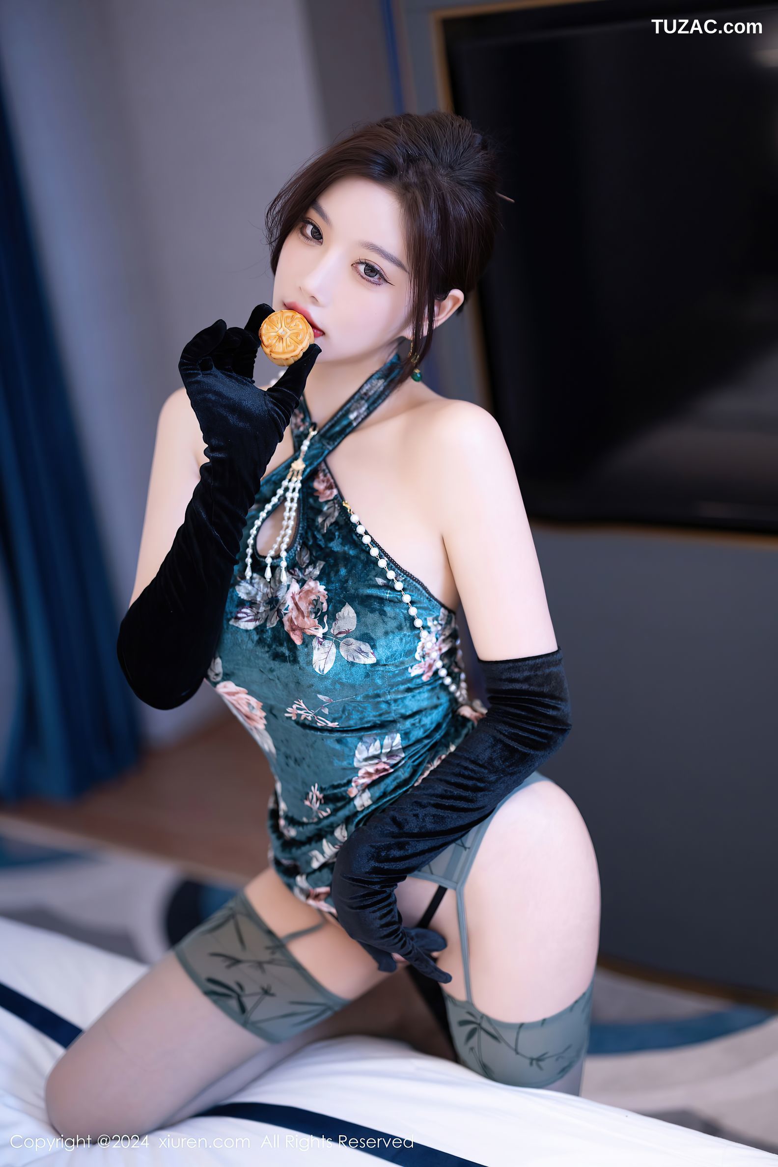 XiuRen秀人网-9165-杨晨晨Yome-墨绿短旗袍墨绿色内衣-2024.09.14