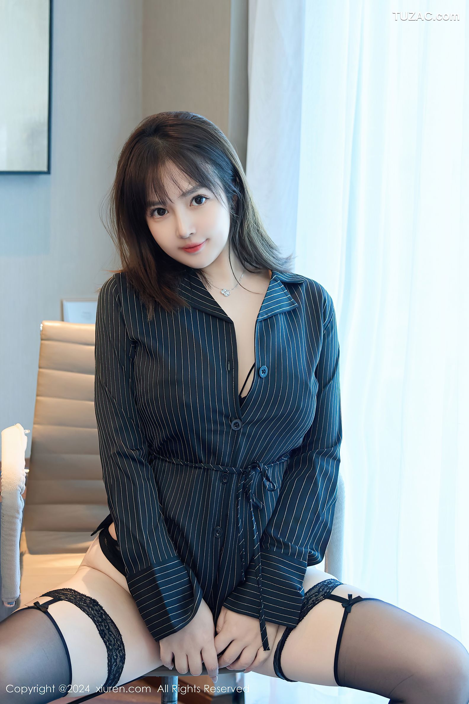XiuRen秀人网-9170-养乐多Doll-OL黑条纹衬衫黑蕾丝情趣内衣黑丝-2024.09.18