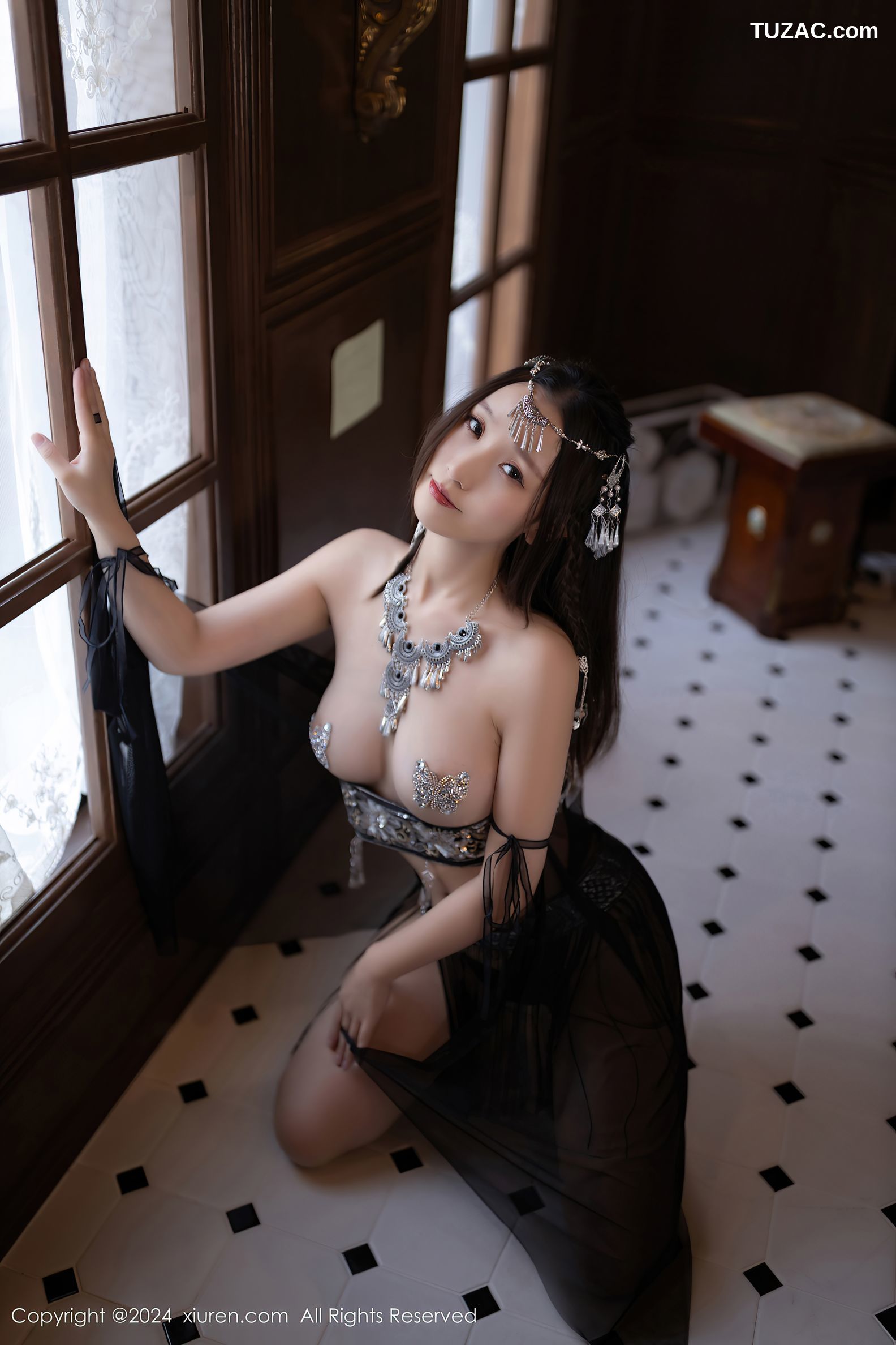 XiuRen秀人网-9172-杏子Yada-民族风抹胸轻透黑纱爆乳-2024.09.18