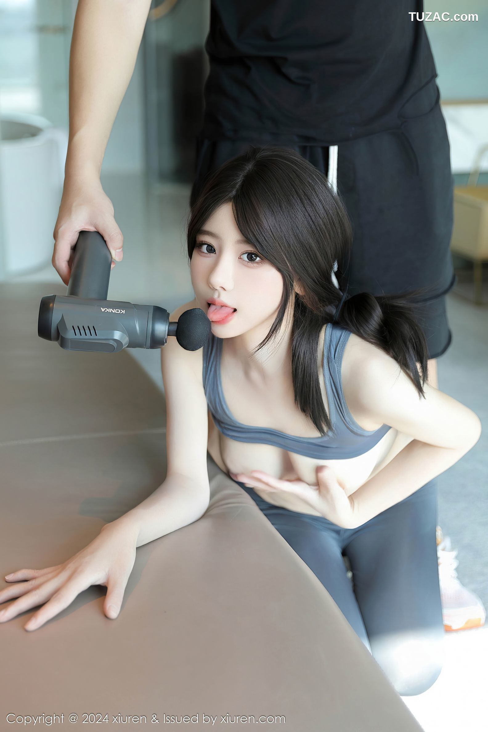 XiuRen秀人网-9187-桃妖夭-健身馆场景灰色运动背心情趣瑜伽裤爆乳-2024.09.20