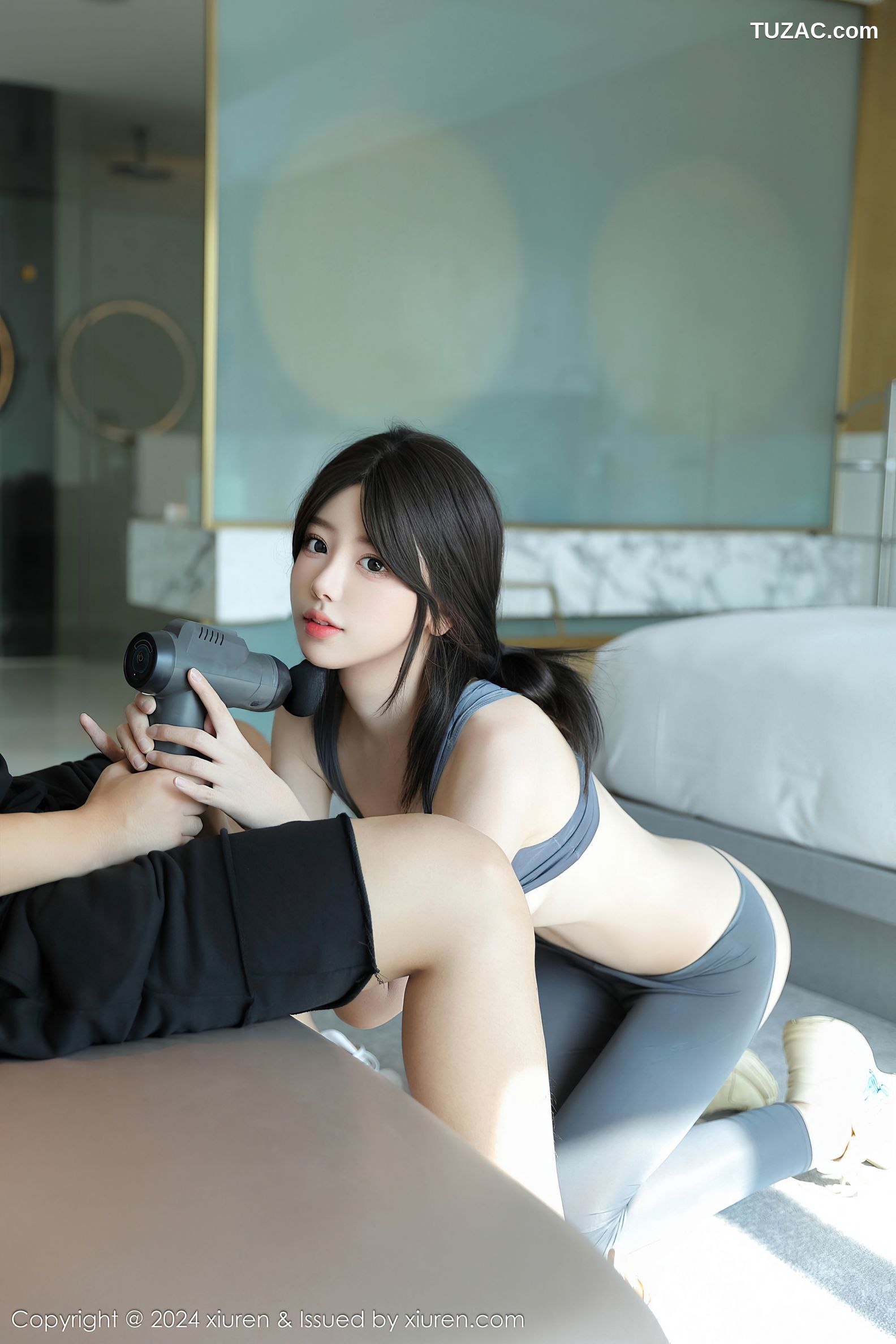 XiuRen秀人网-9187-桃妖夭-健身馆场景灰色运动背心情趣瑜伽裤爆乳-2024.09.20