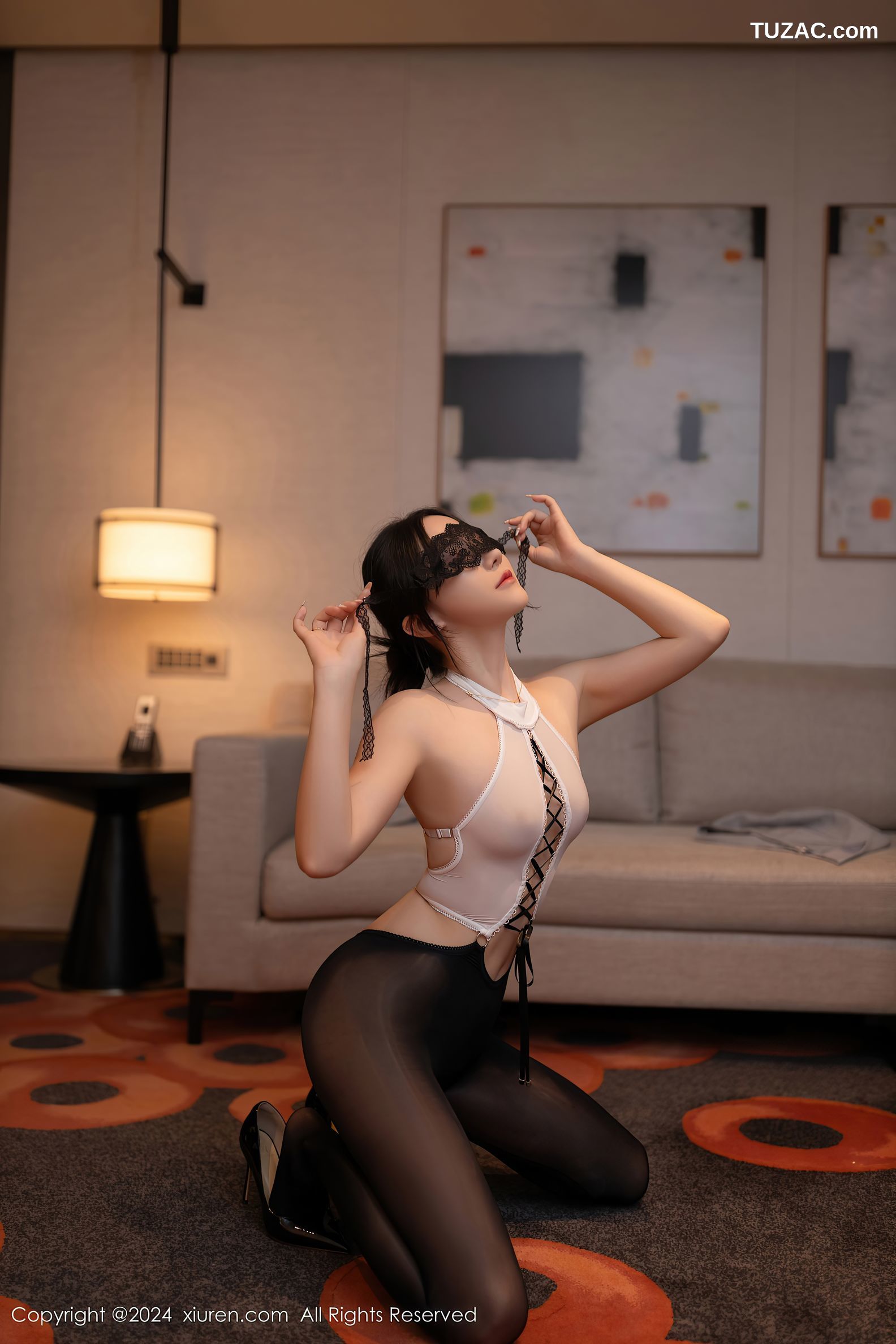 XiuRen秀人网-9189-鱼子酱Fish-韩国旅拍-灰色OL套装黑丝-2024.09.20