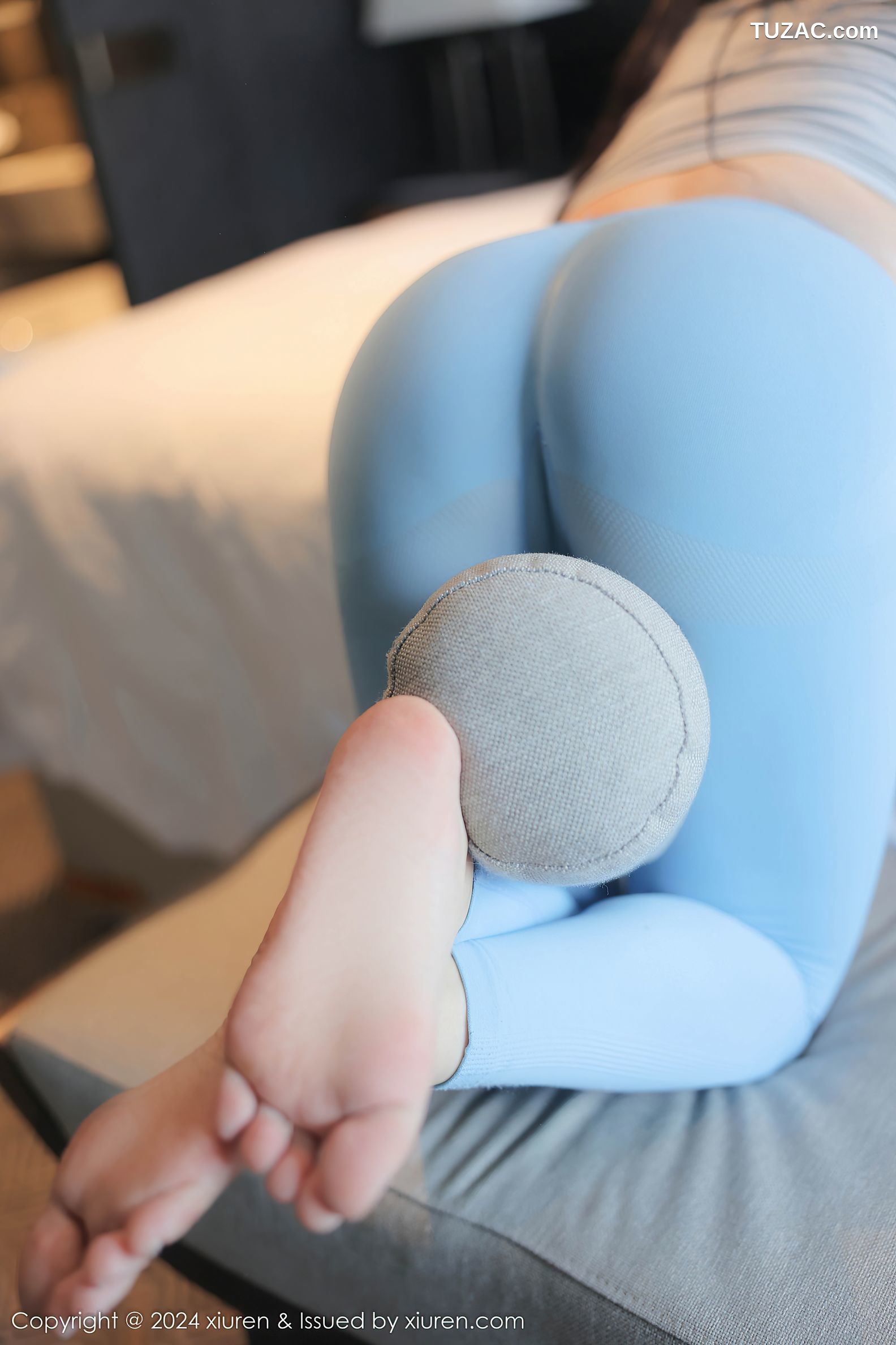 XiuRen秀人网-9217-白洁Bessie-浅灰T蓝色瑜伽裤爆乳-2024.09.27