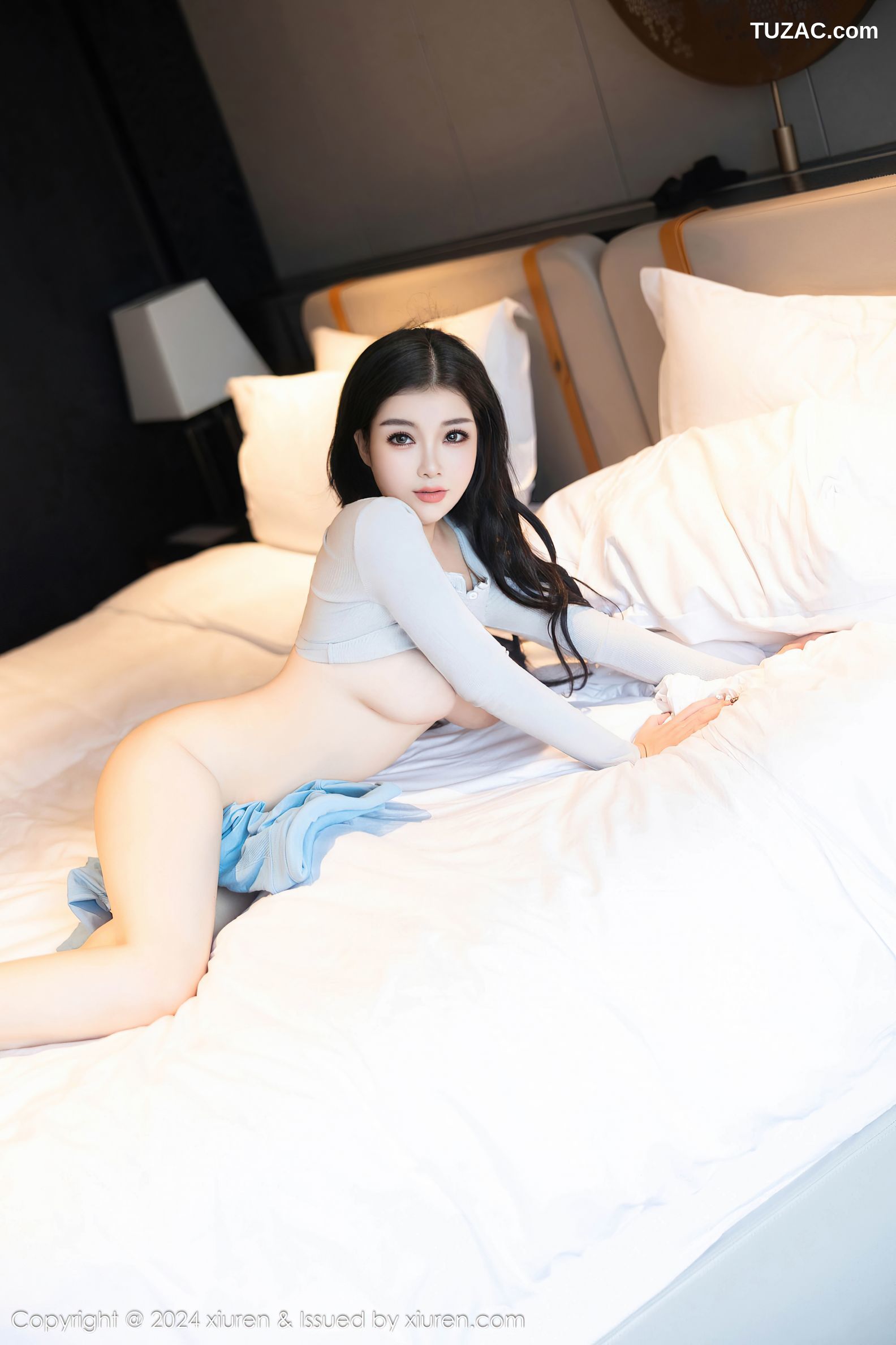 XiuRen秀人网-9217-白洁Bessie-浅灰T蓝色瑜伽裤爆乳-2024.09.27