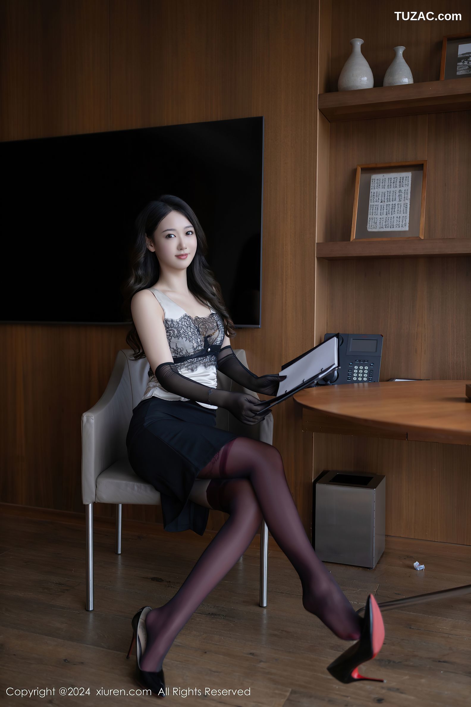 XiuRen秀人网-9231-唐安琪-黑色短裙红色丝袜爆乳-2024.09.29