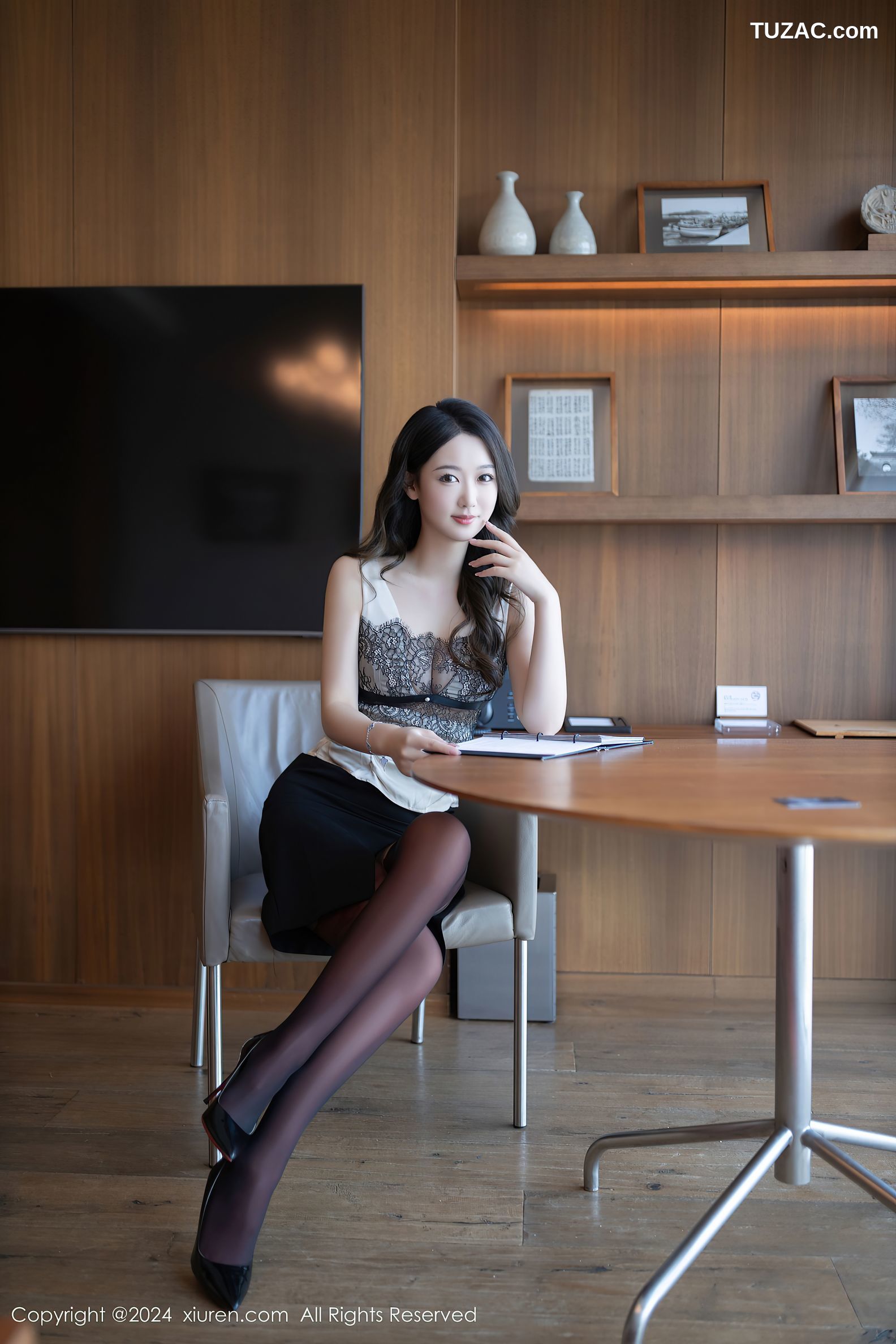 XiuRen秀人网-9231-唐安琪-黑色短裙红色丝袜爆乳-2024.09.29