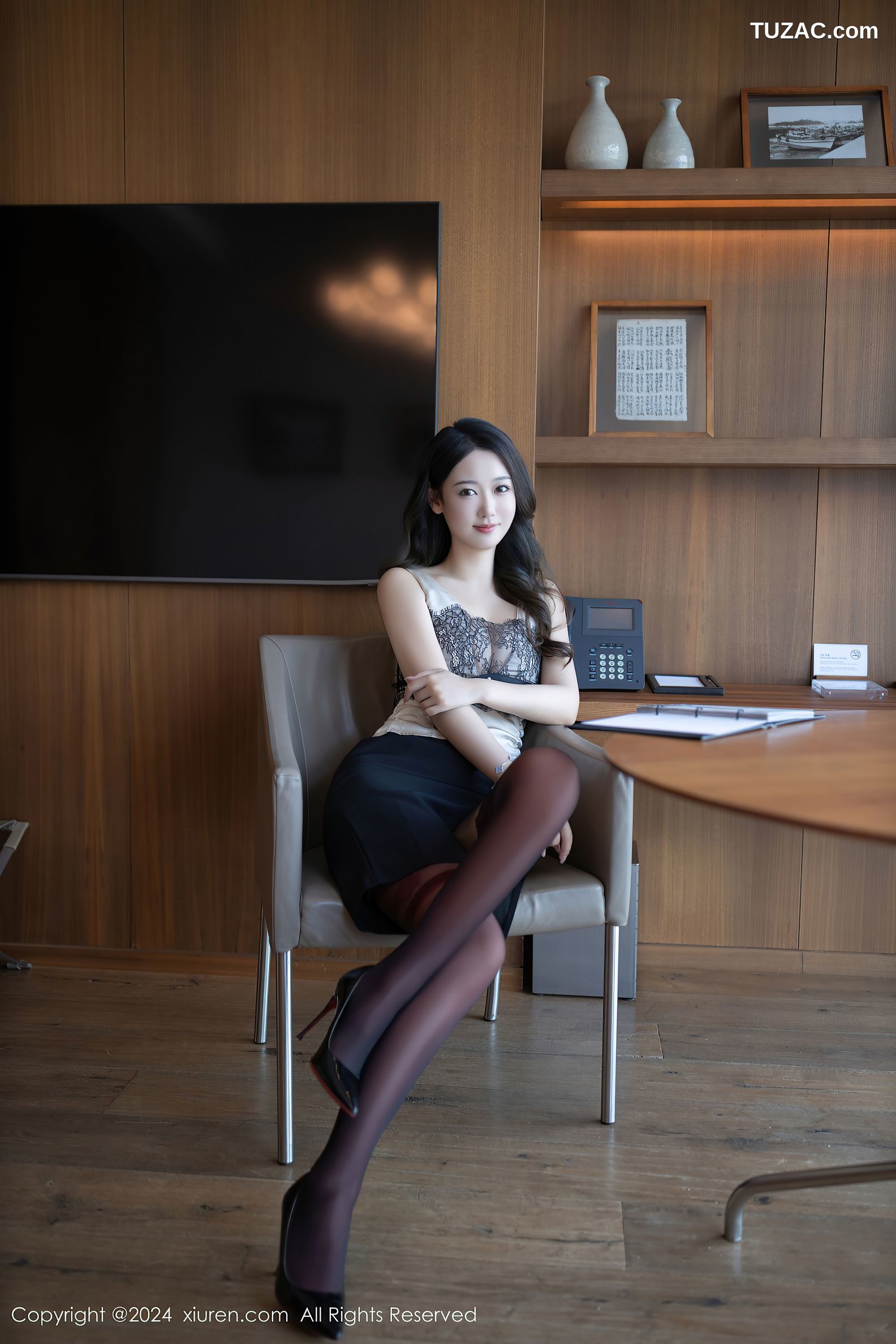 XiuRen秀人网-9231-唐安琪-黑色短裙红色丝袜爆乳-2024.09.29