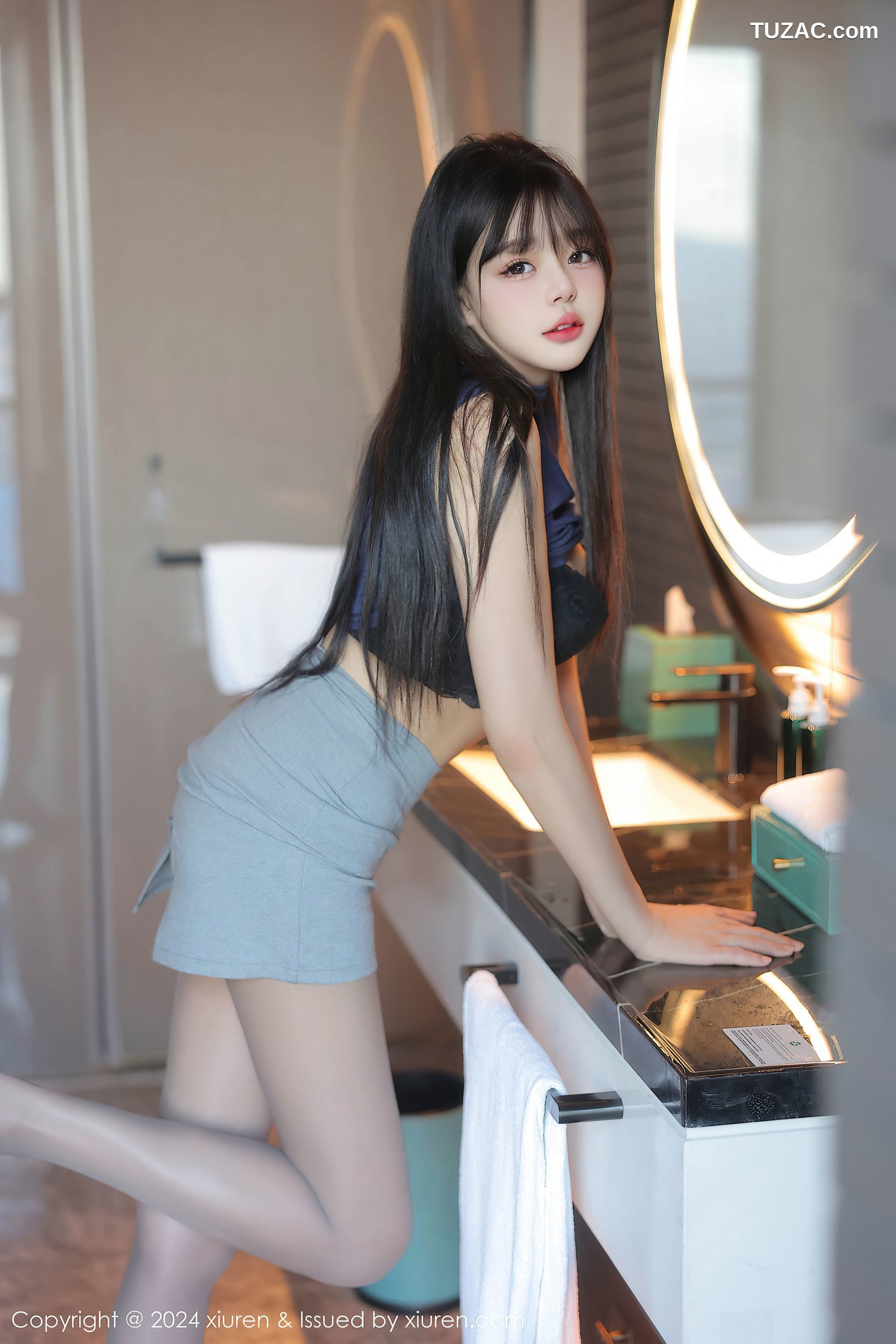 XiuRen秀人网-9233-柚柚小奶瓶-巨乳萝莉深蓝无袖T灰色短裙灰丝-2024.09.30