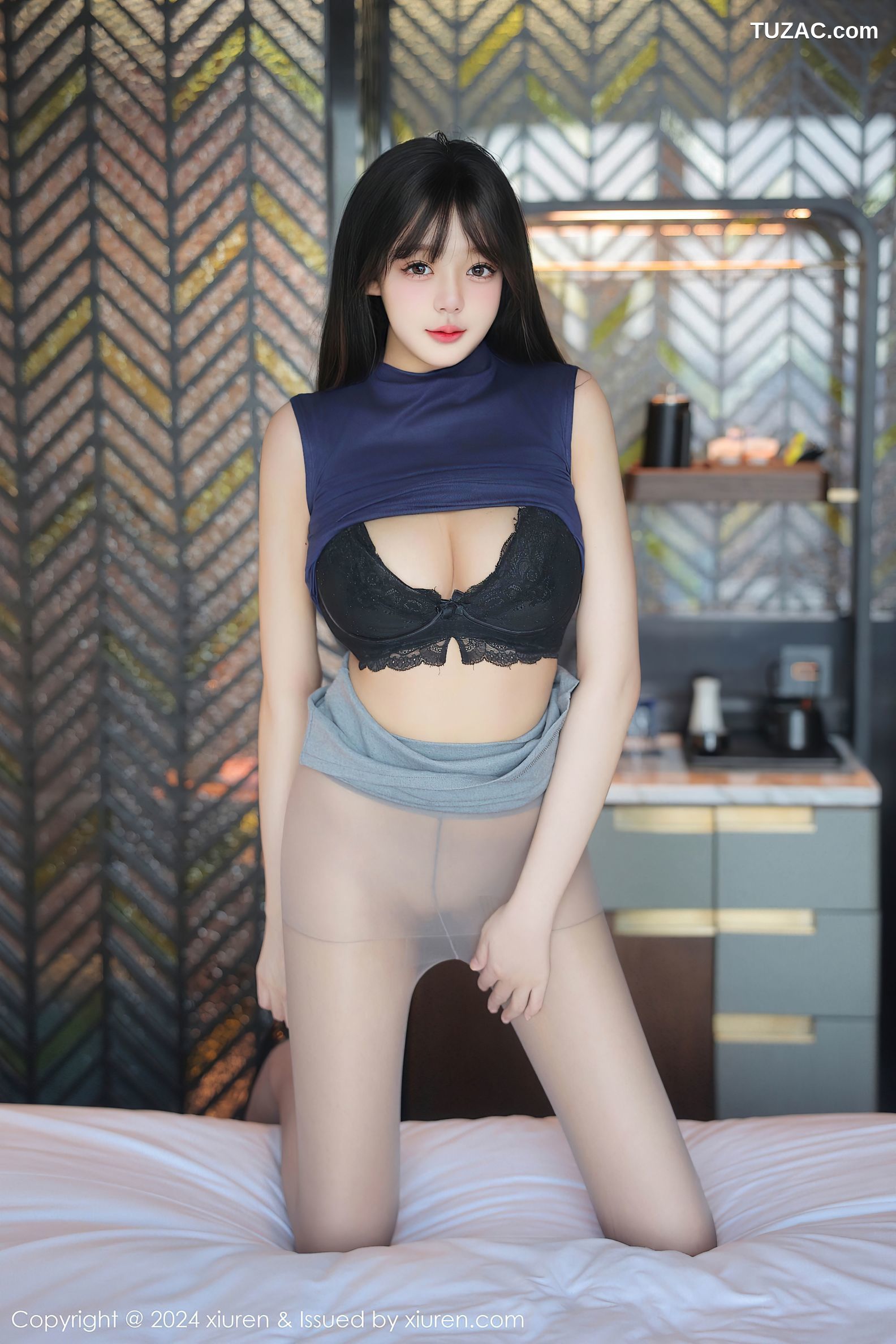 XiuRen秀人网-9233-柚柚小奶瓶-巨乳萝莉深蓝无袖T灰色短裙灰丝-2024.09.30