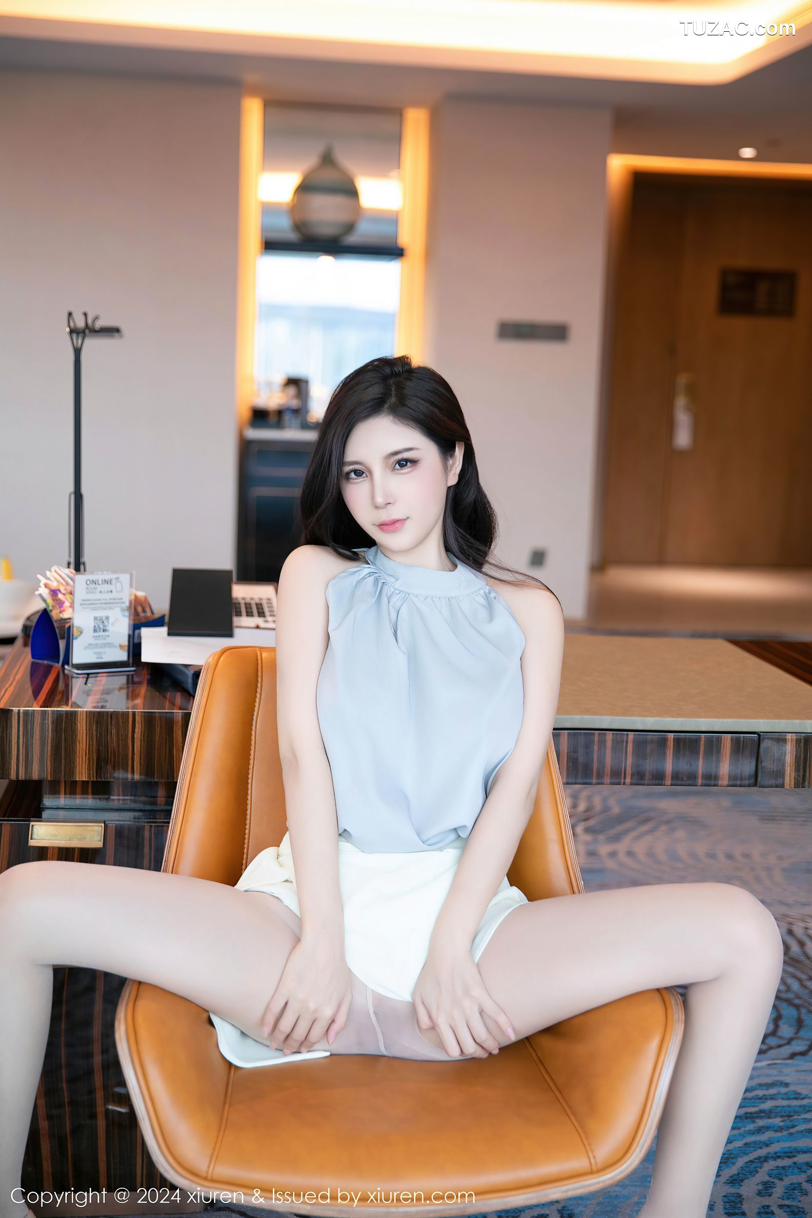 XiuRen秀人网-9247-小蛮妖Yummy-白短裙灰T肉丝爆乳-2024.10.08