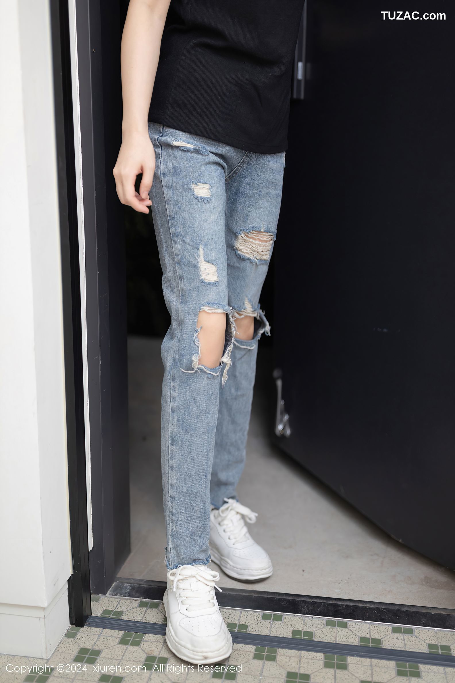 XiuRen秀人网-9255-杏子Yada-厨房人妻黑色蕾丝内衣-2024.10.09