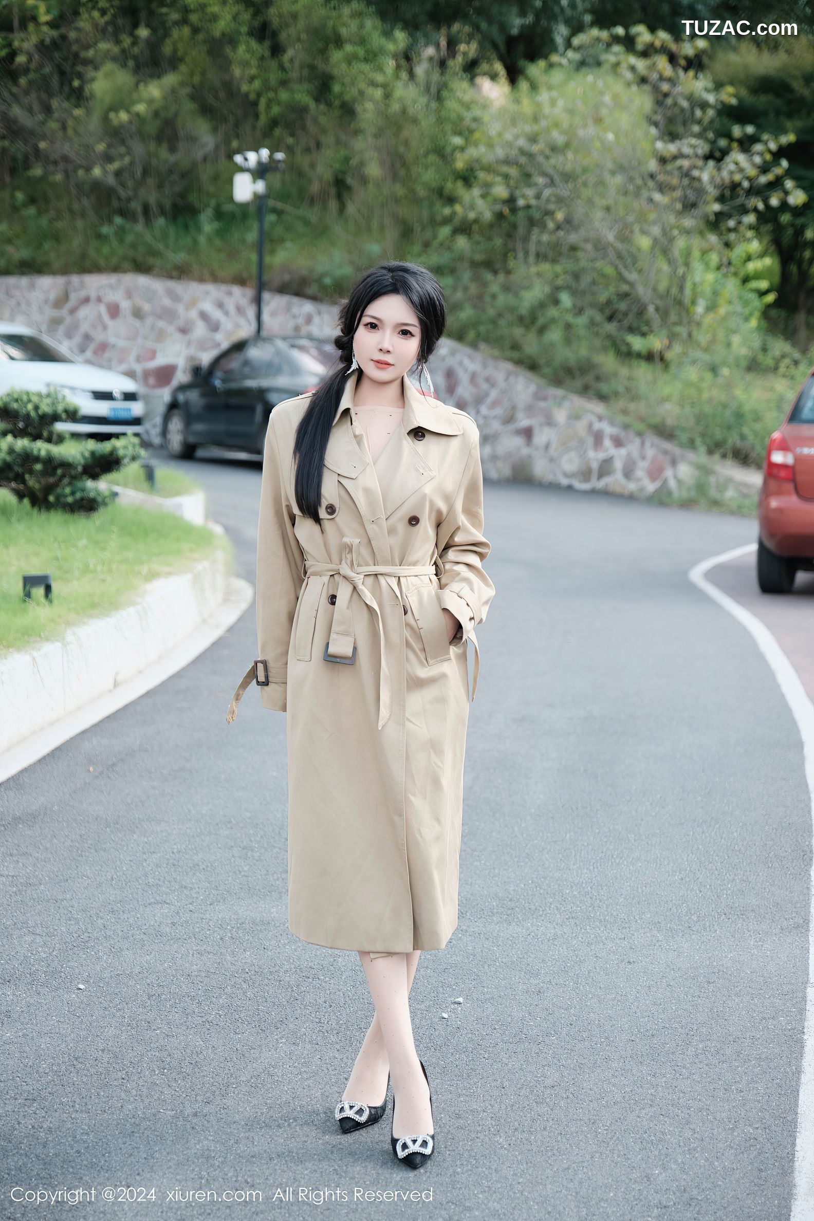 XiuRen秀人网-9261-麦田-米色大衣露出透视肉丝爆乳-2024.10.10