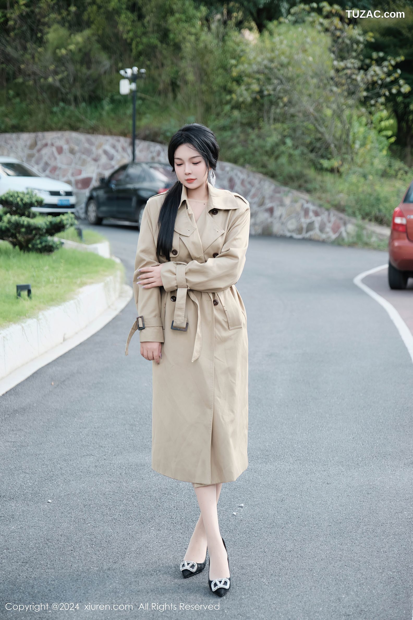 XiuRen秀人网-9261-麦田-米色大衣露出透视肉丝爆乳-2024.10.10