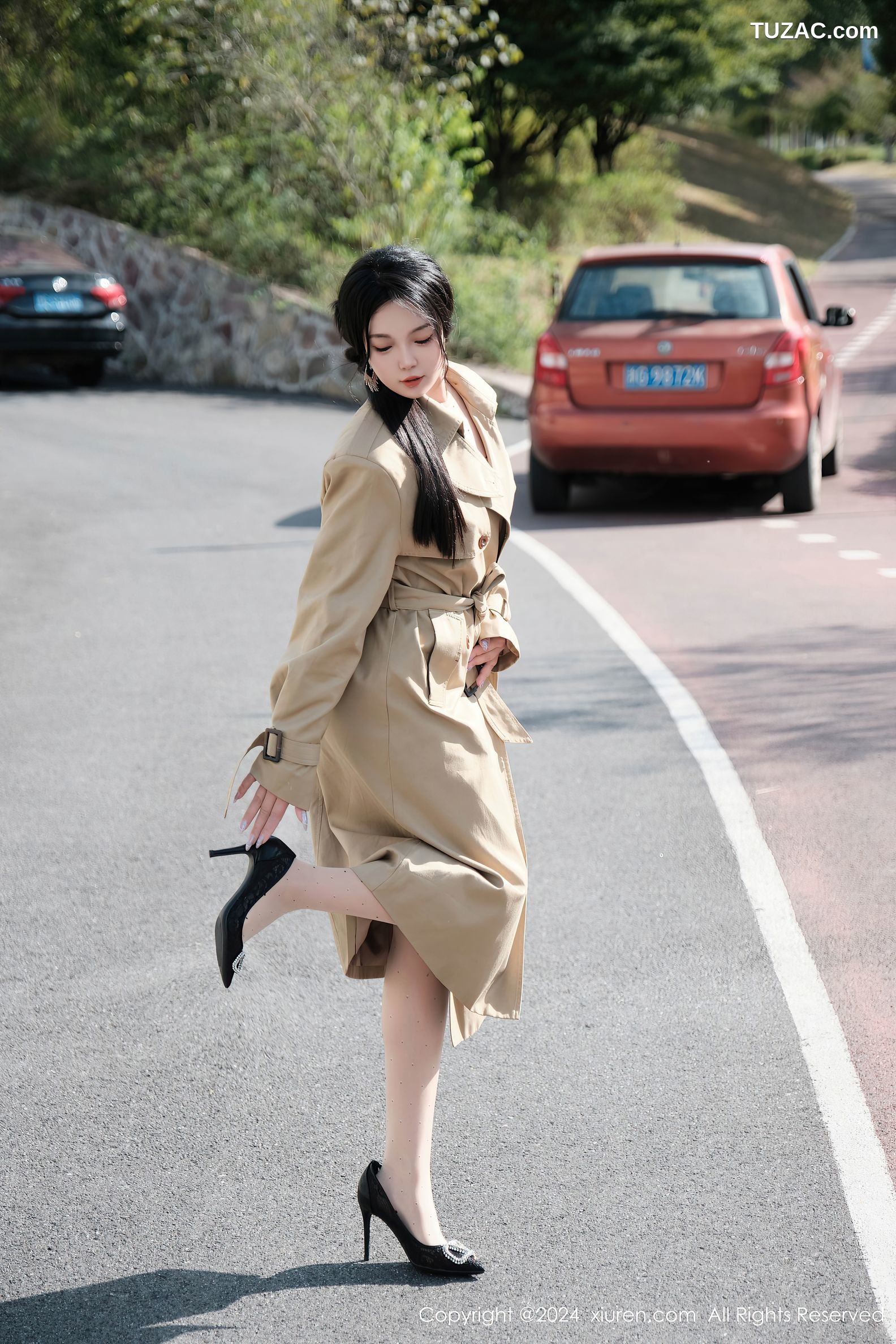 XiuRen秀人网-9261-麦田-米色大衣露出透视肉丝爆乳-2024.10.10