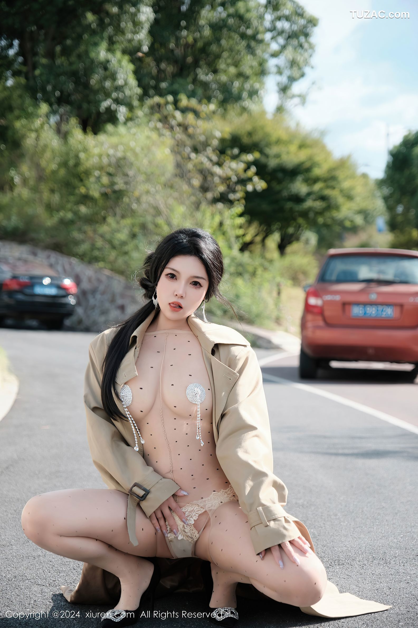 XiuRen秀人网-9261-麦田-米色大衣露出透视肉丝爆乳-2024.10.10