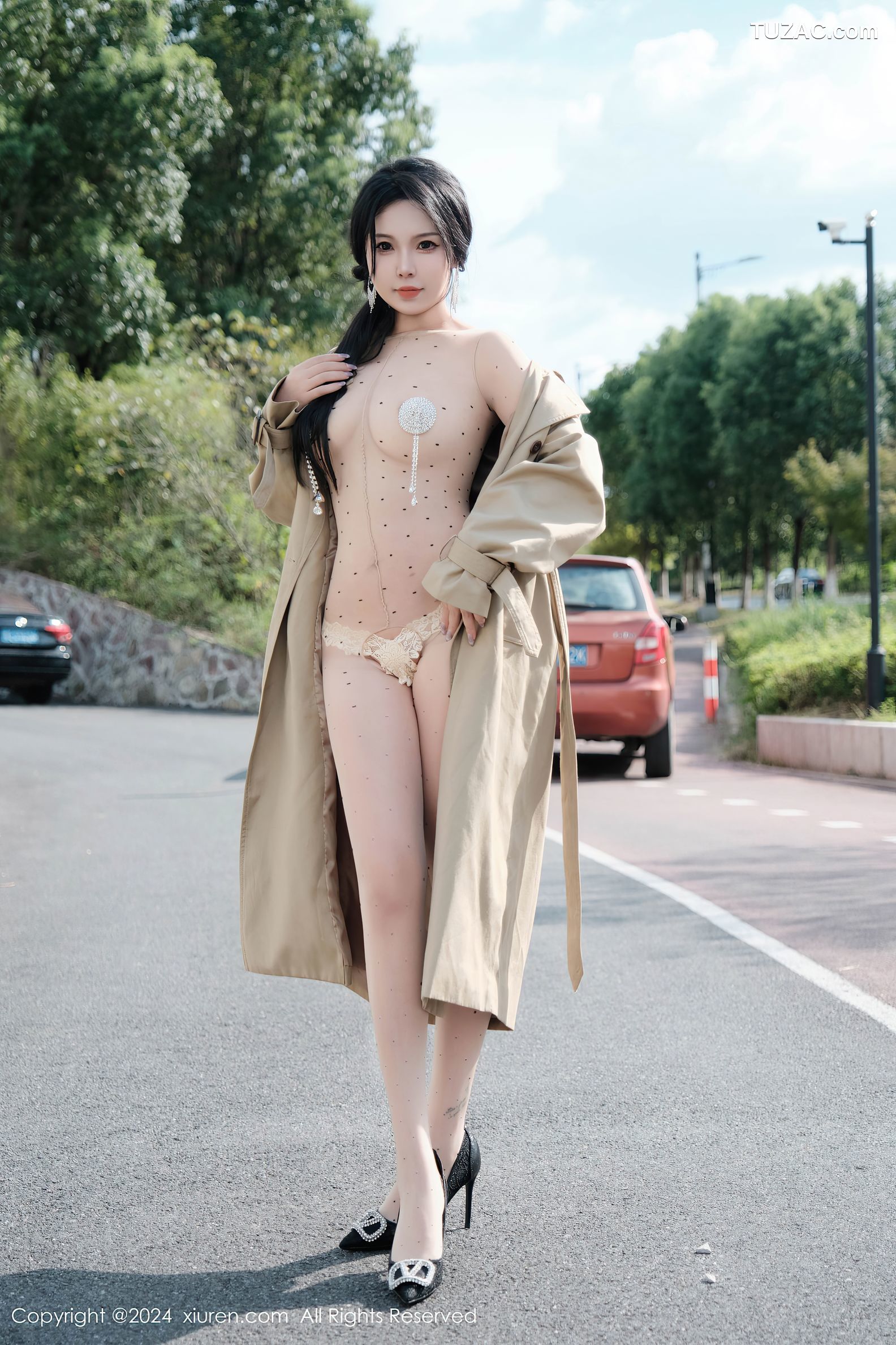 XiuRen秀人网-9261-麦田-米色大衣露出透视肉丝爆乳-2024.10.10
