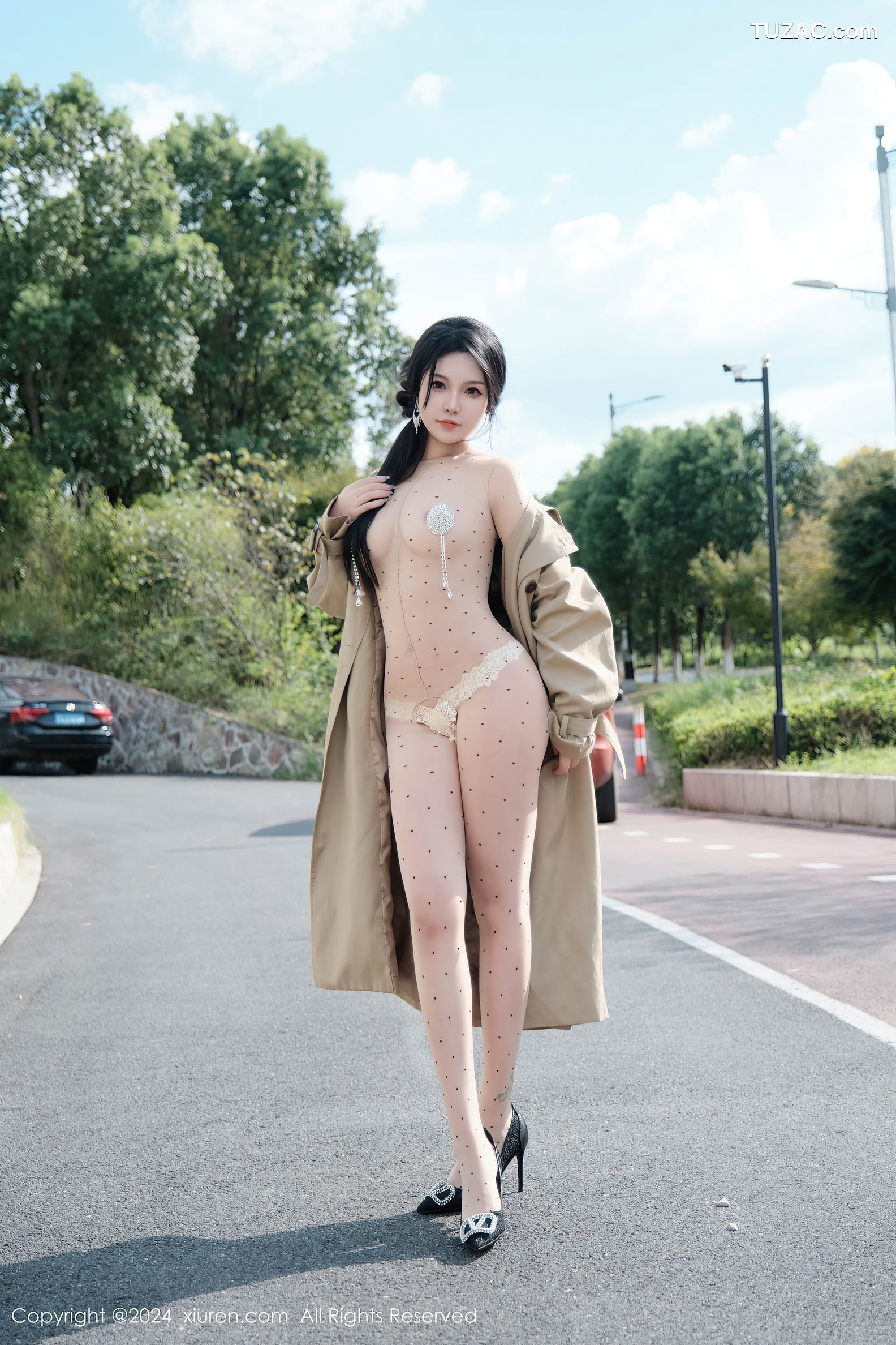 XiuRen秀人网-9261-麦田-米色大衣露出透视肉丝爆乳-2024.10.10