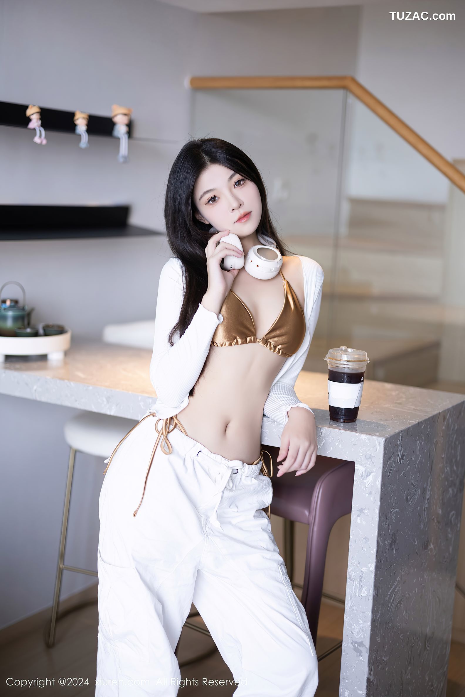 XiuRen秀人网-9262-初梦瑶-白衣白长裤金色内衣-红色睡衣-2024.10.10