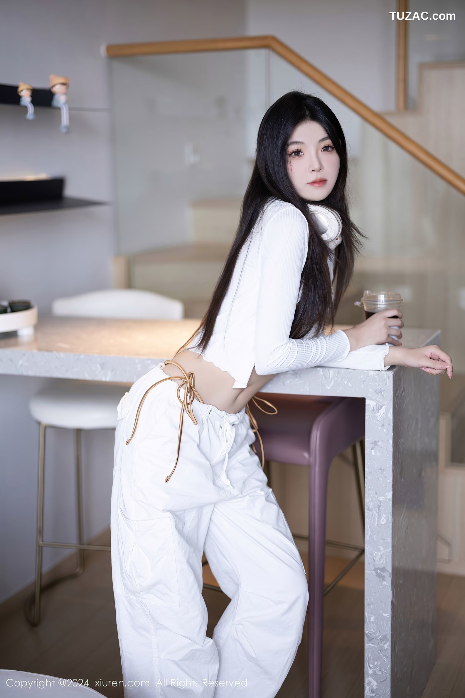 XiuRen秀人网-9262-初梦瑶-白衣白长裤金色内衣-红色睡衣-2024.10.10