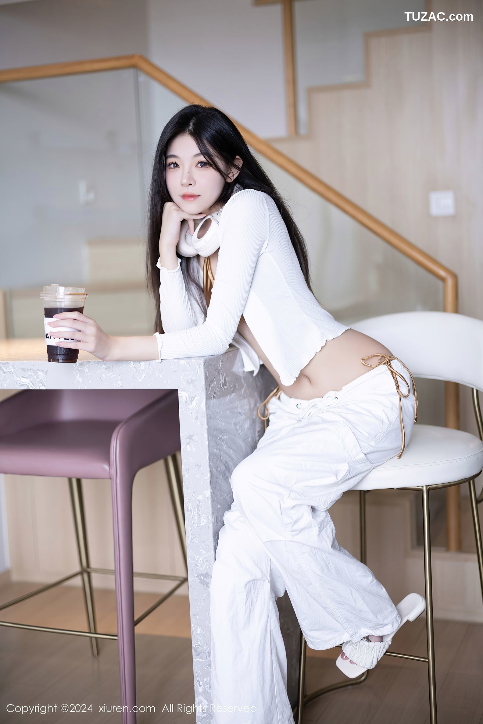 XiuRen秀人网-9262-初梦瑶-白衣白长裤金色内衣-红色睡衣-2024.10.10