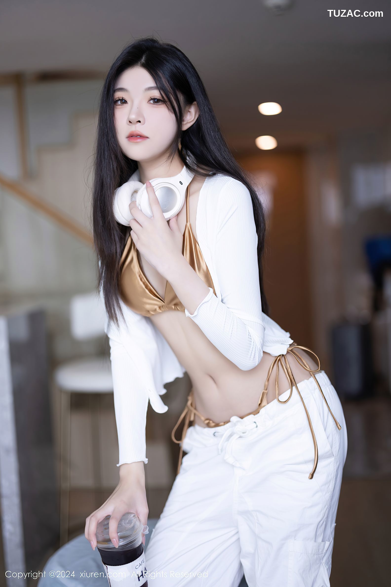 XiuRen秀人网-9262-初梦瑶-白衣白长裤金色内衣-红色睡衣-2024.10.10