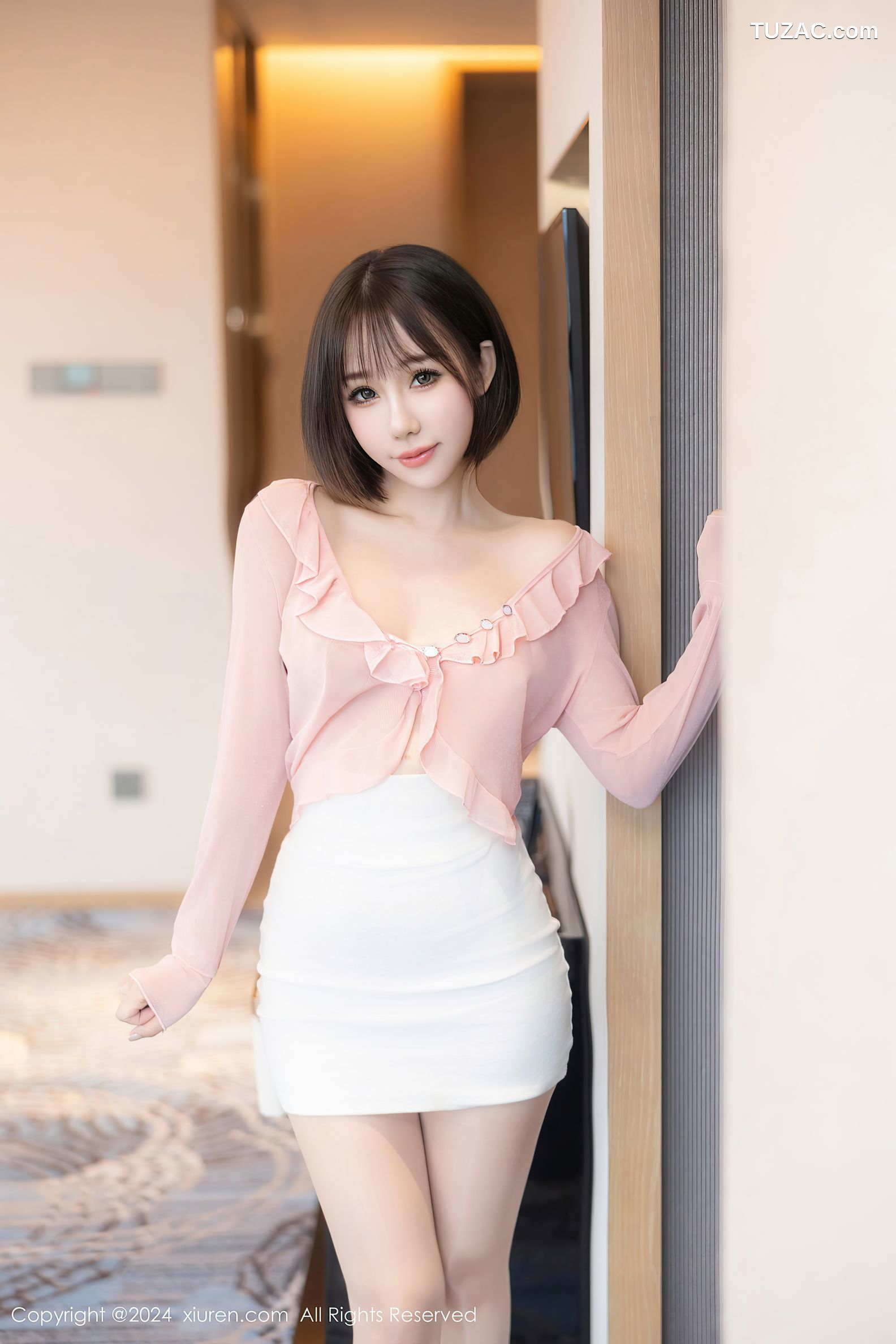 XiuRen秀人网-9273-波巧酱-甜美风轻薄粉T白裙肉丝湿身-2024.10.12