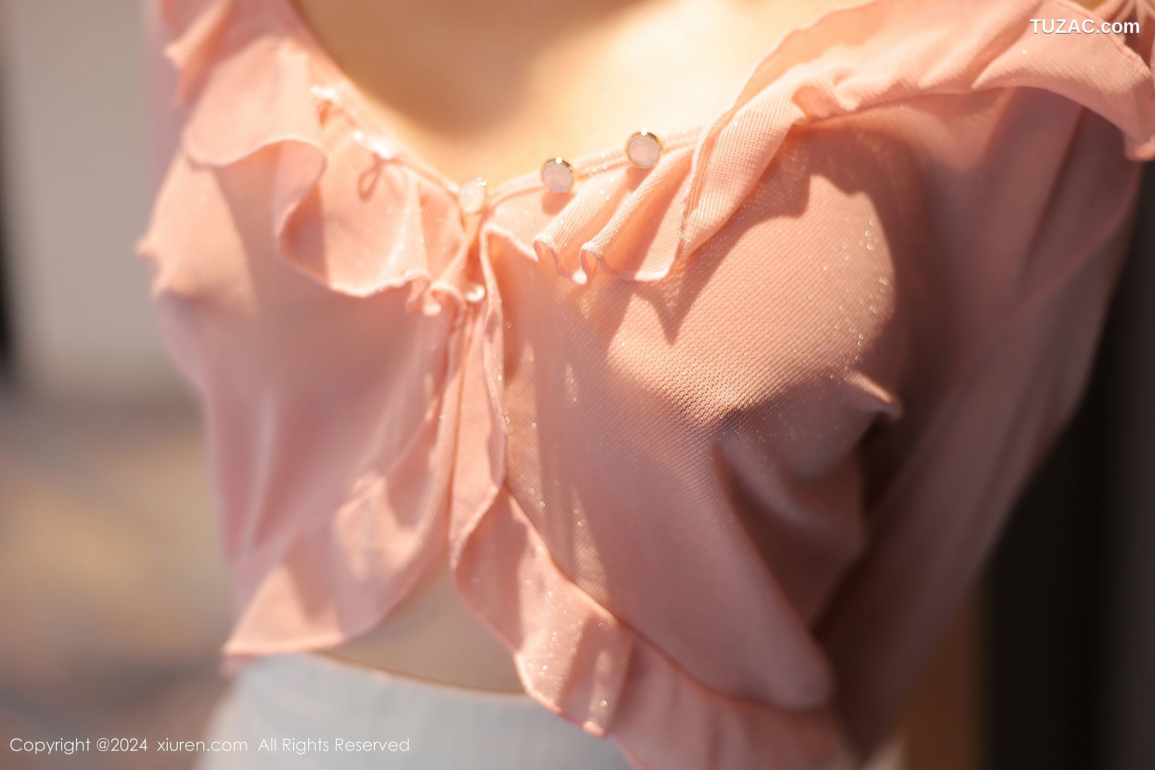 XiuRen秀人网-9273-波巧酱-甜美风轻薄粉T白裙肉丝湿身-2024.10.12