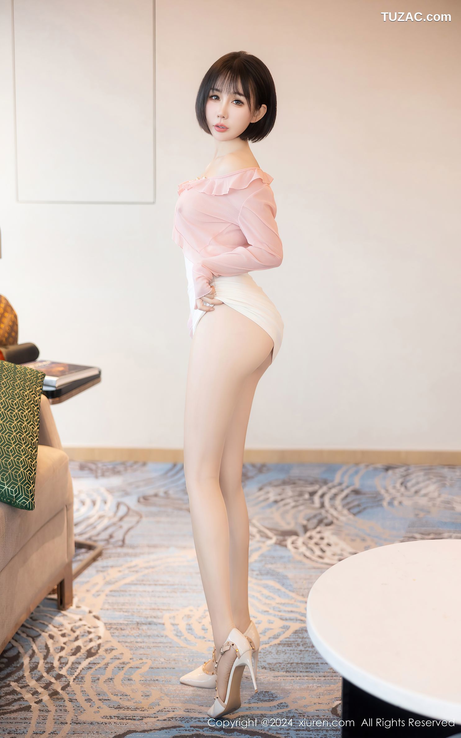 XiuRen秀人网-9273-波巧酱-甜美风轻薄粉T白裙肉丝湿身-2024.10.12