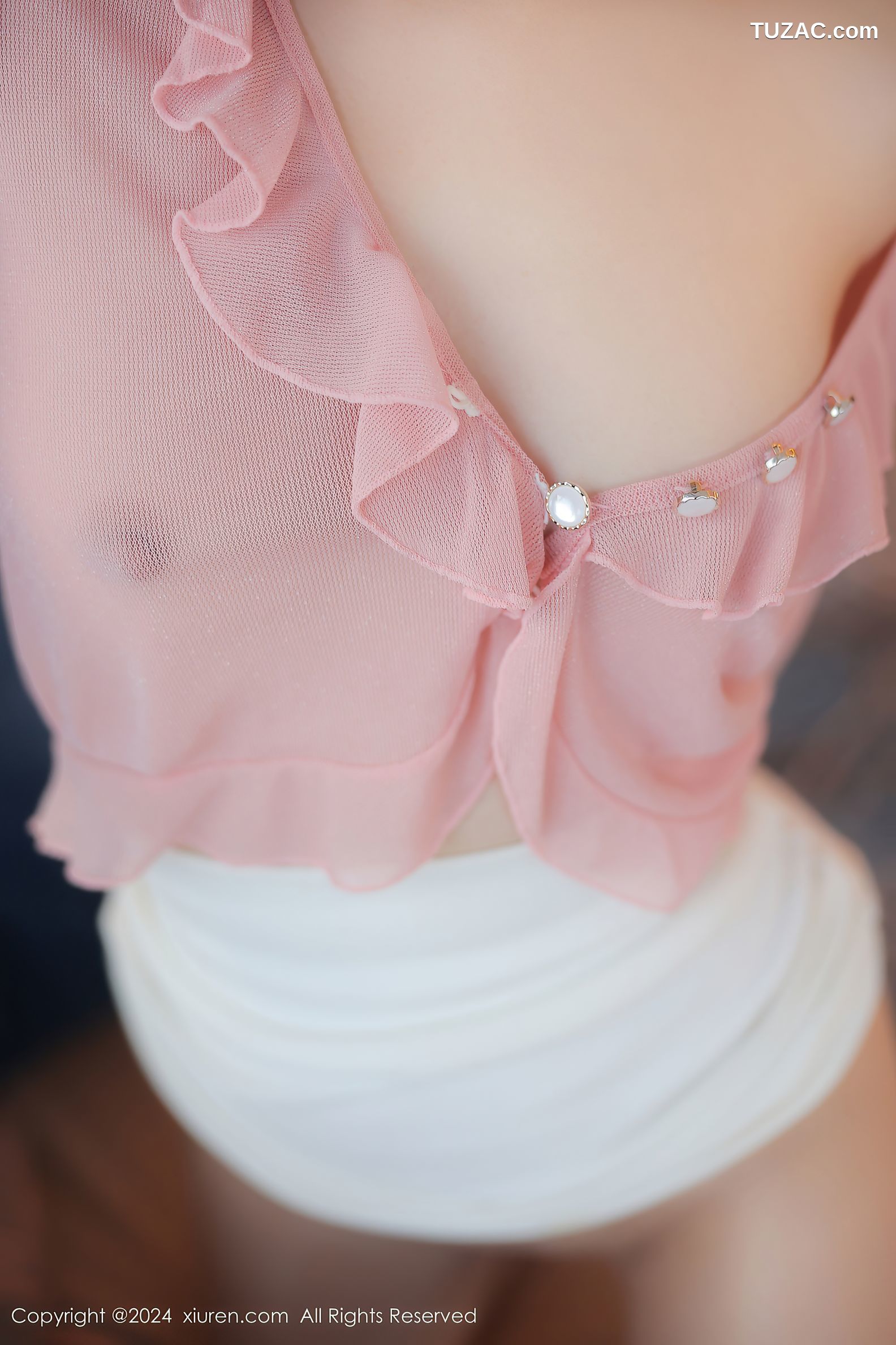 XiuRen秀人网-9273-波巧酱-甜美风轻薄粉T白裙肉丝湿身-2024.10.12