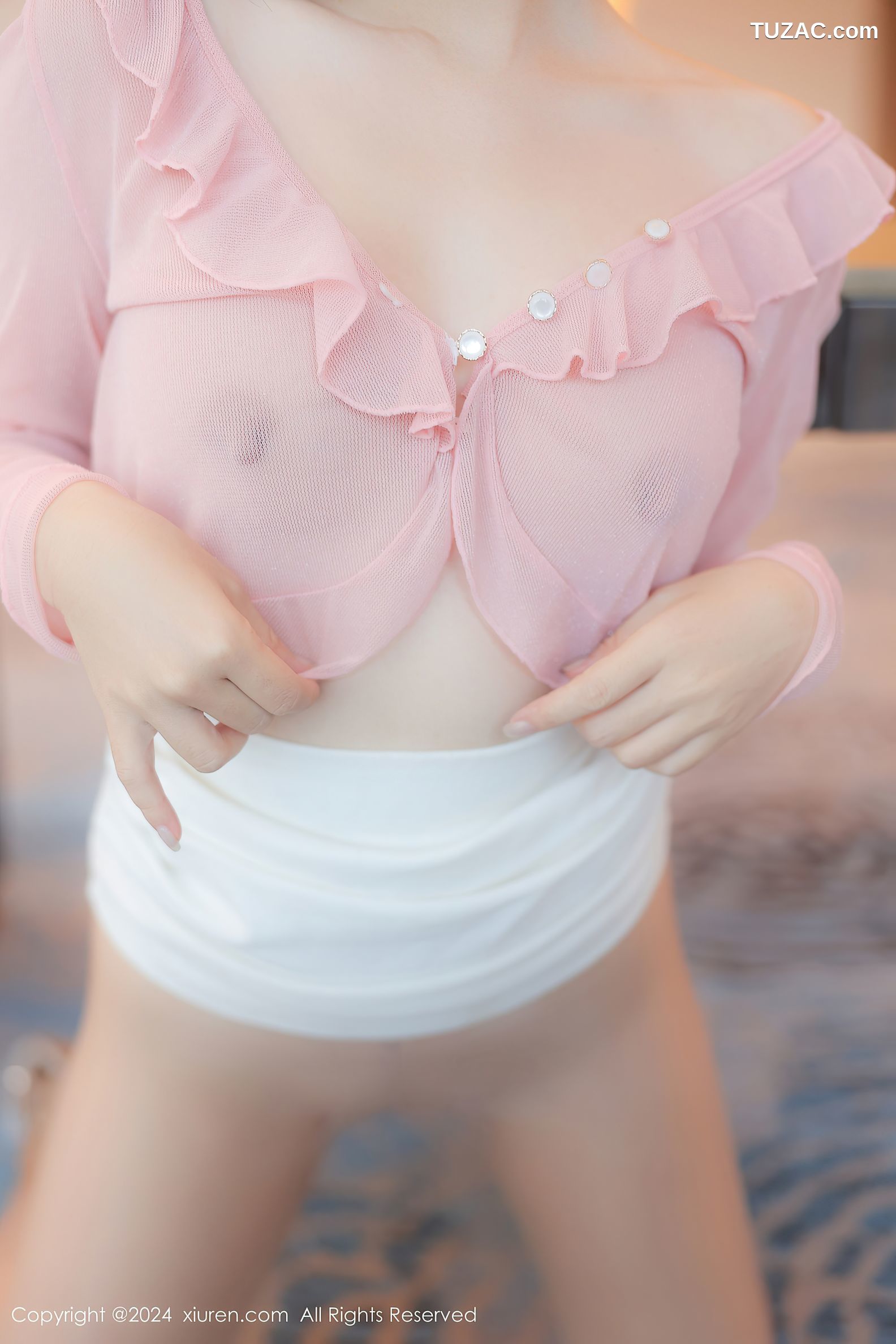 XiuRen秀人网-9273-波巧酱-甜美风轻薄粉T白裙肉丝湿身-2024.10.12