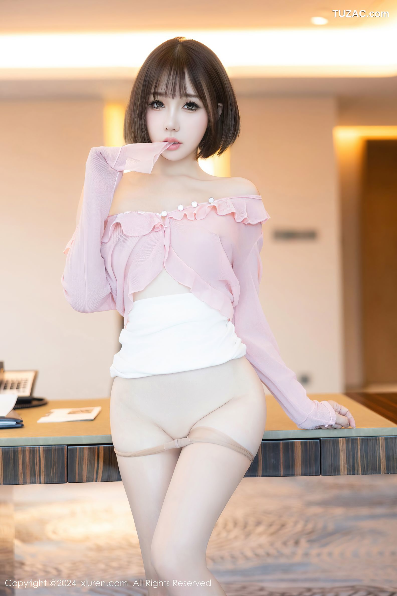 XiuRen秀人网-9273-波巧酱-甜美风轻薄粉T白裙肉丝湿身-2024.10.12