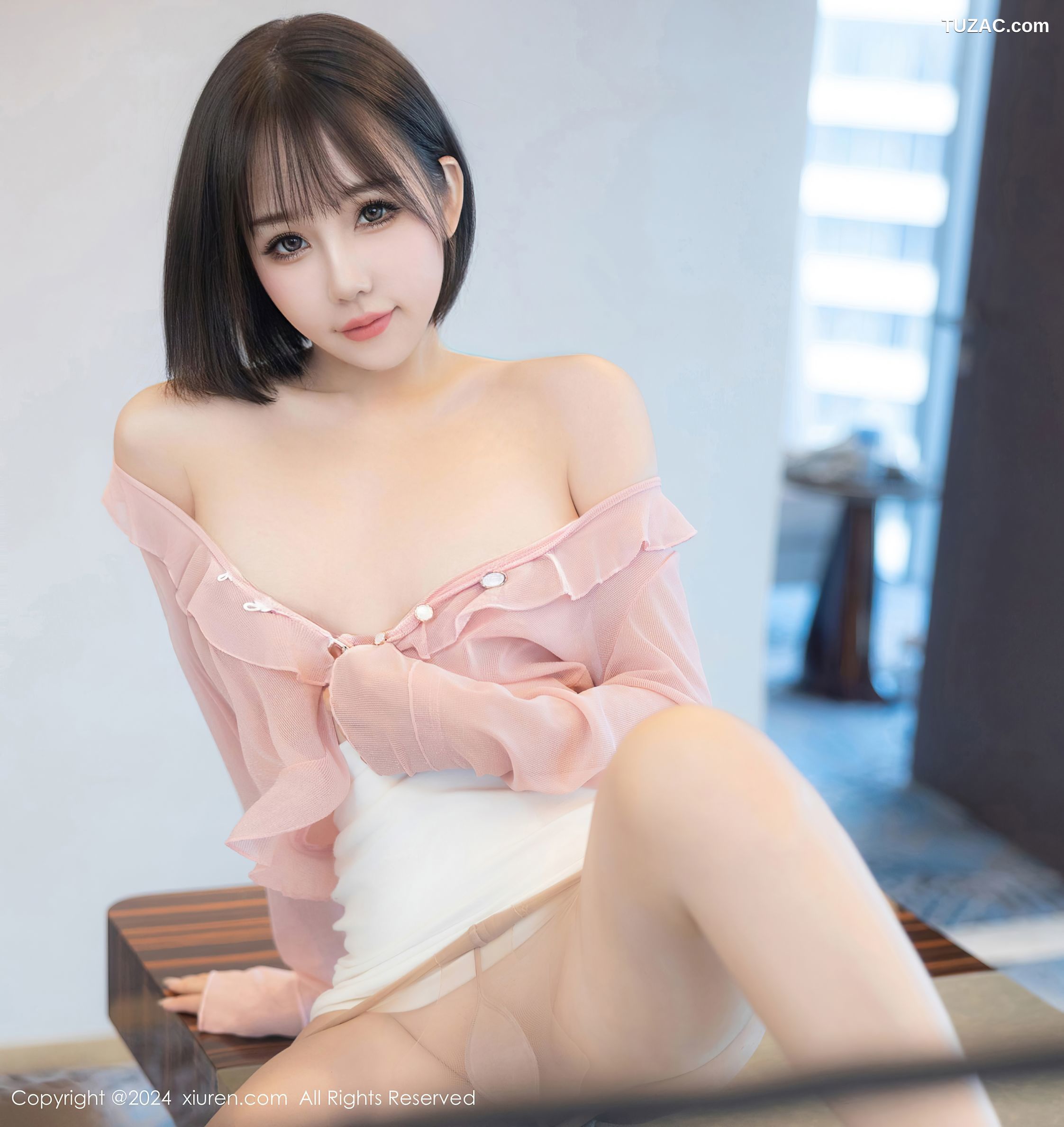 XiuRen秀人网-9273-波巧酱-甜美风轻薄粉T白裙肉丝湿身-2024.10.12