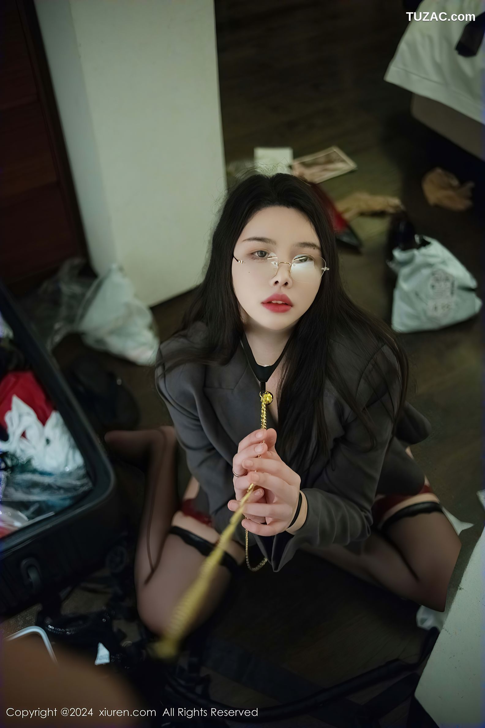 XiuRen秀人网-9287-樱桃小犊子-OL深灰裙装酒红内衣爆乳-2024.10.15