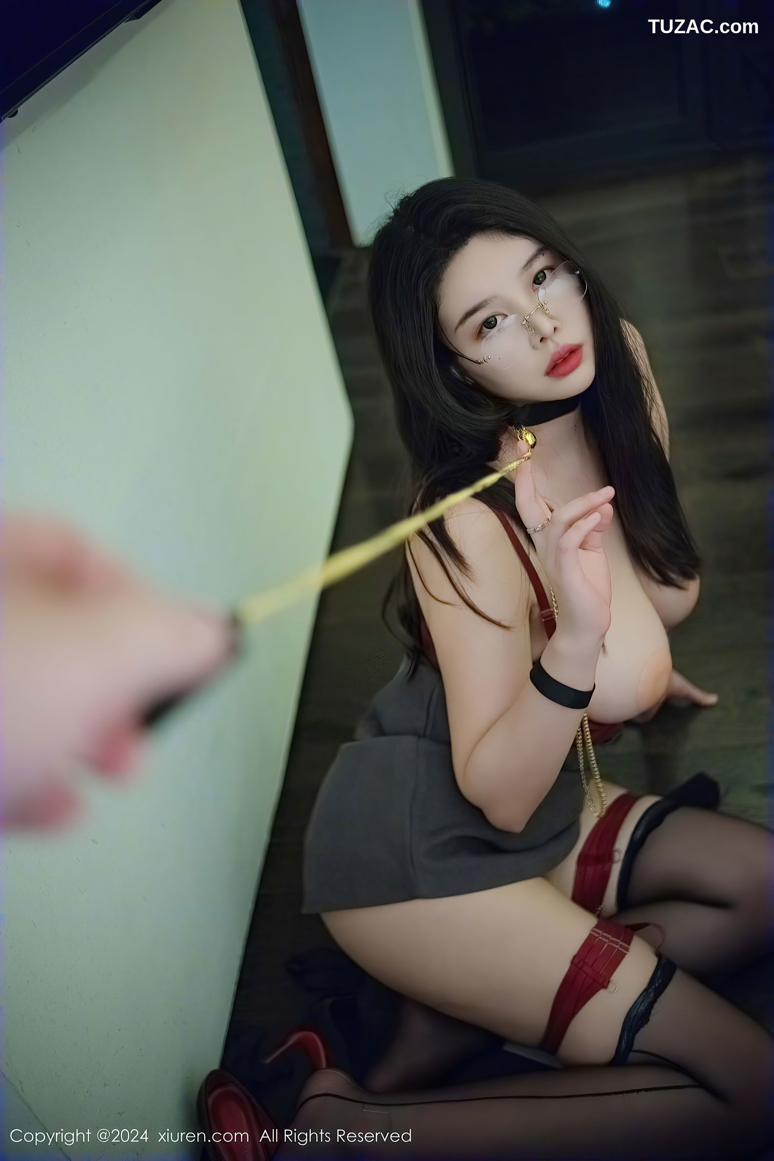 XiuRen秀人网-9287-樱桃小犊子-OL深灰裙装酒红内衣爆乳-2024.10.15