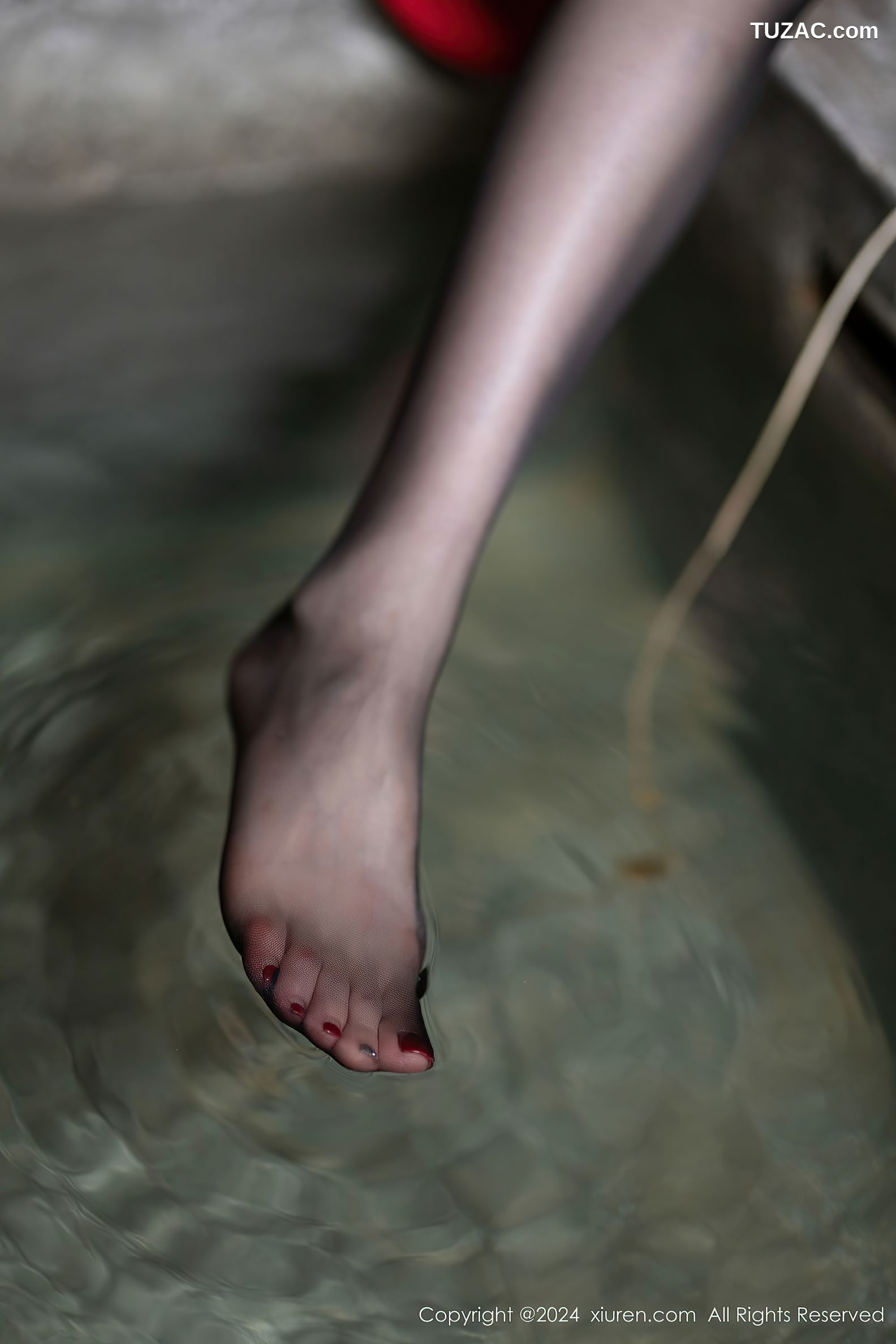 XiuRen秀人网-9291-梦心玥-红色礼服裙红色内衣黑丝-2024.10.15