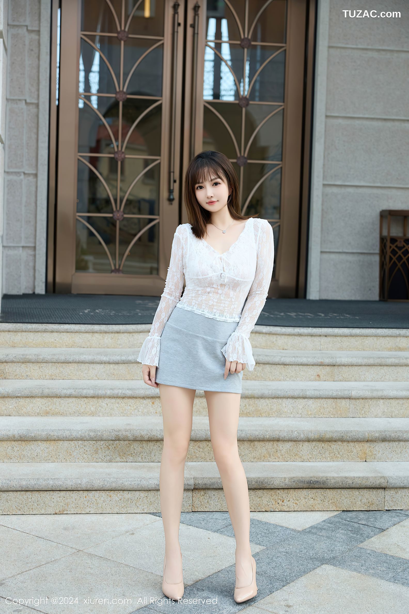 XiuRen秀人网-9294-养乐多Doll-白衫淡灰短裙街拍-白蕾丝内衣-2024.10.16