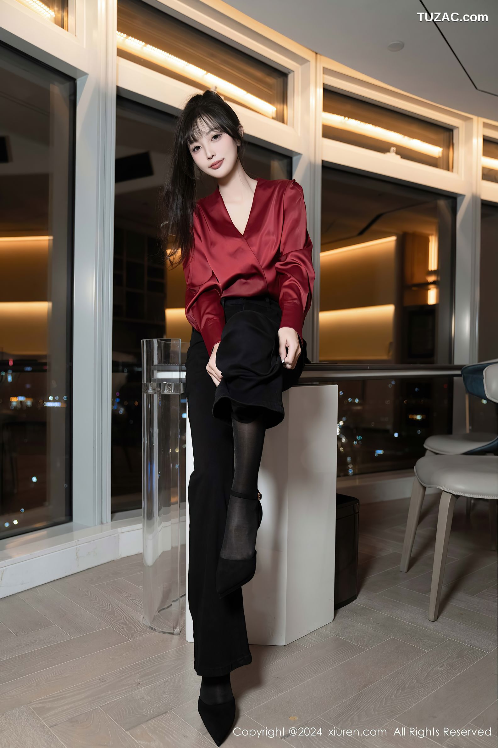 XiuRen秀人网-9299-林星阑-红衫黑色长裤黑色蕾丝内衣黑丝-2024.10.16
