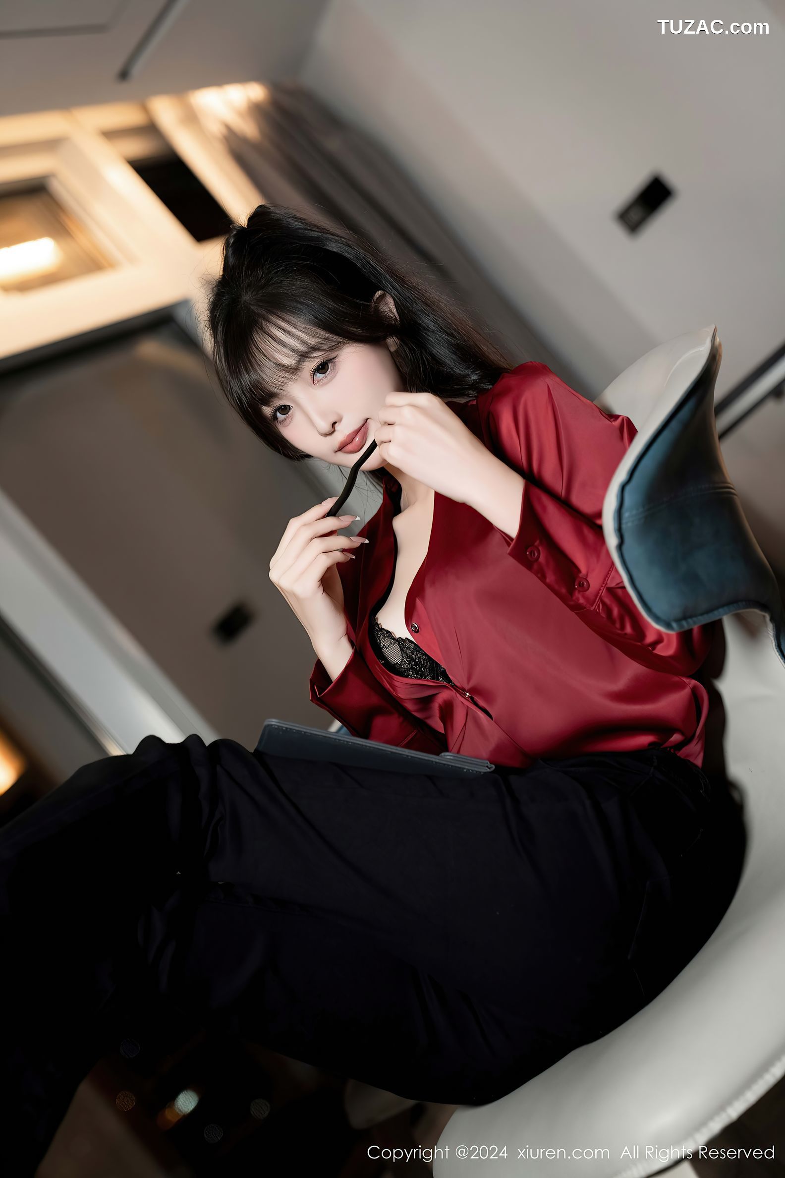 XiuRen秀人网-9299-林星阑-红衫黑色长裤黑色蕾丝内衣黑丝-2024.10.16