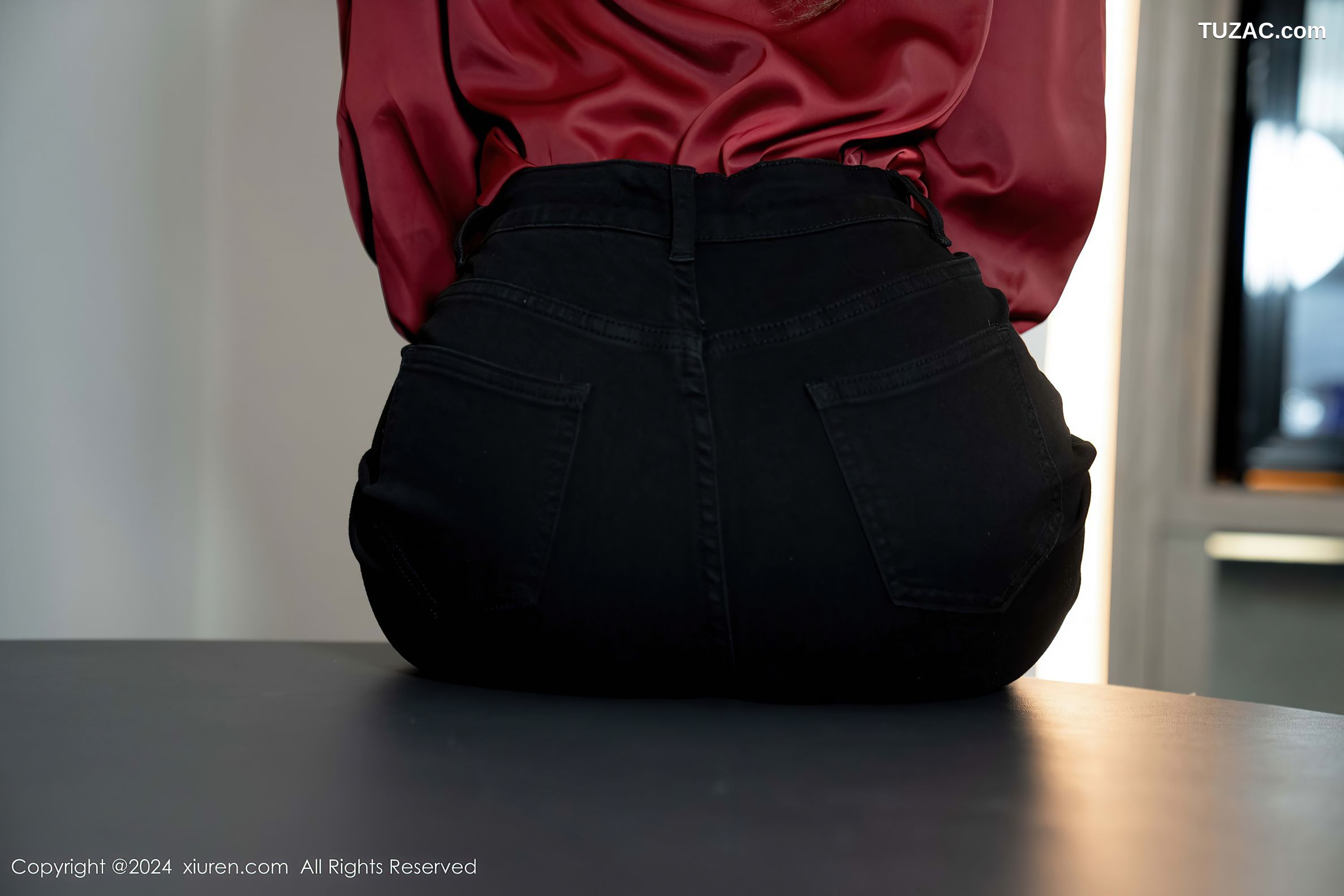 XiuRen秀人网-9299-林星阑-红衫黑色长裤黑色蕾丝内衣黑丝-2024.10.16