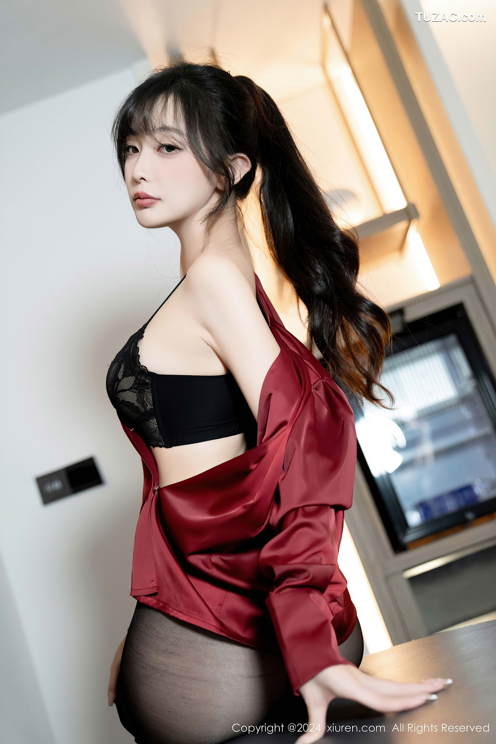 XiuRen秀人网-9299-林星阑-红衫黑色长裤黑色蕾丝内衣黑丝-2024.10.16