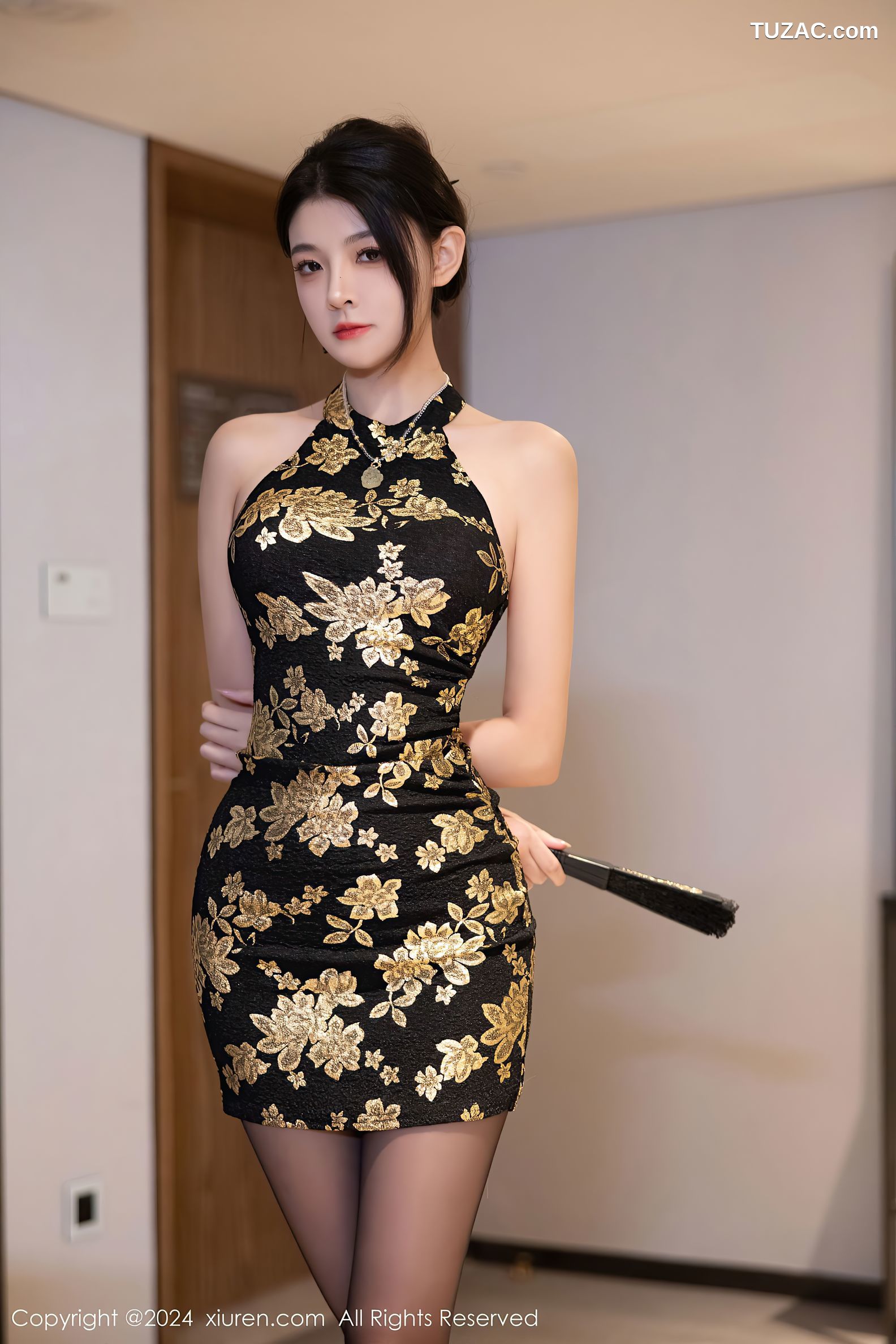 XiuRen秀人网-9304-初梦瑶-古风露背短旗袍丁字裤黑丝-2024.10.17