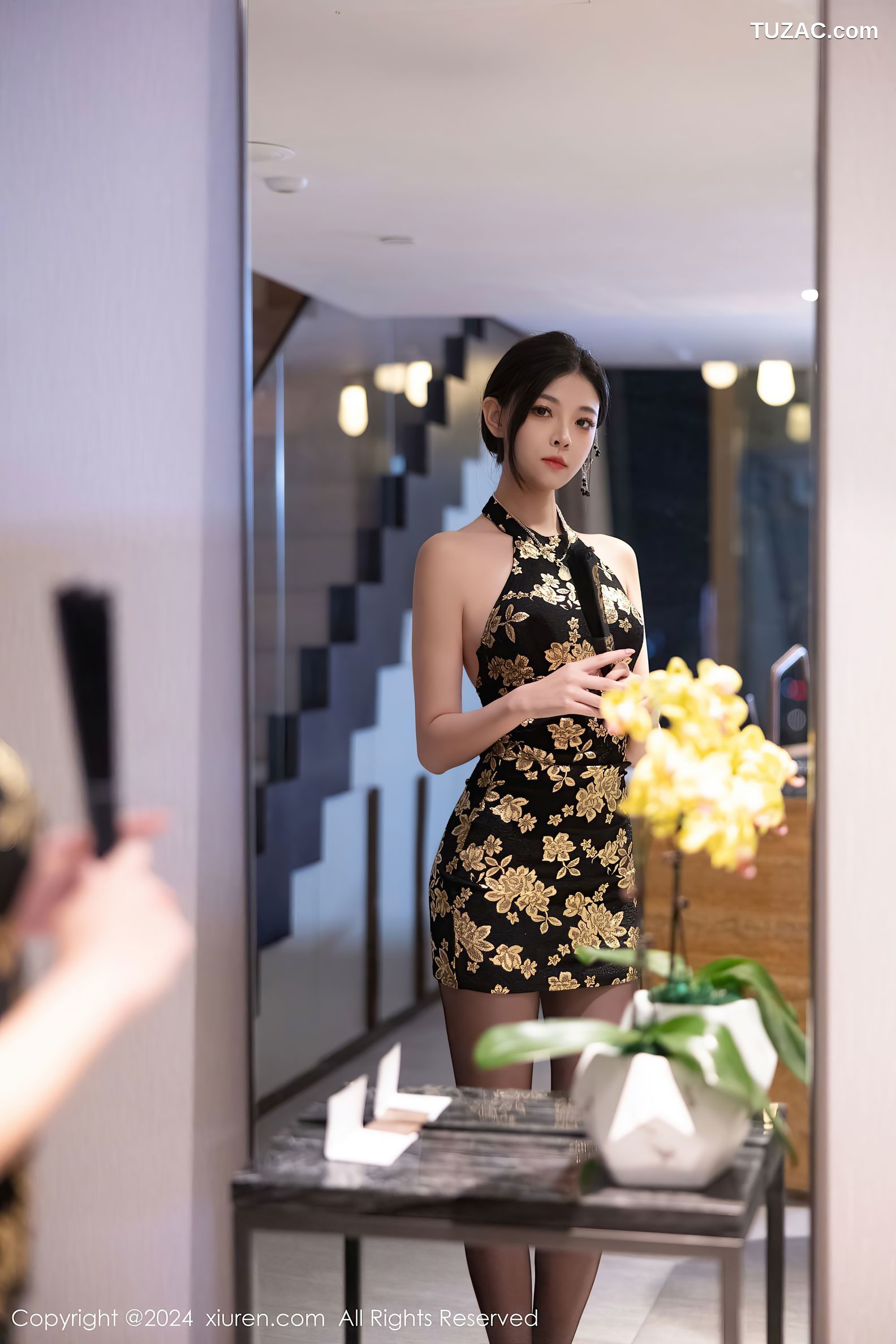 XiuRen秀人网-9304-初梦瑶-古风露背短旗袍丁字裤黑丝-2024.10.17