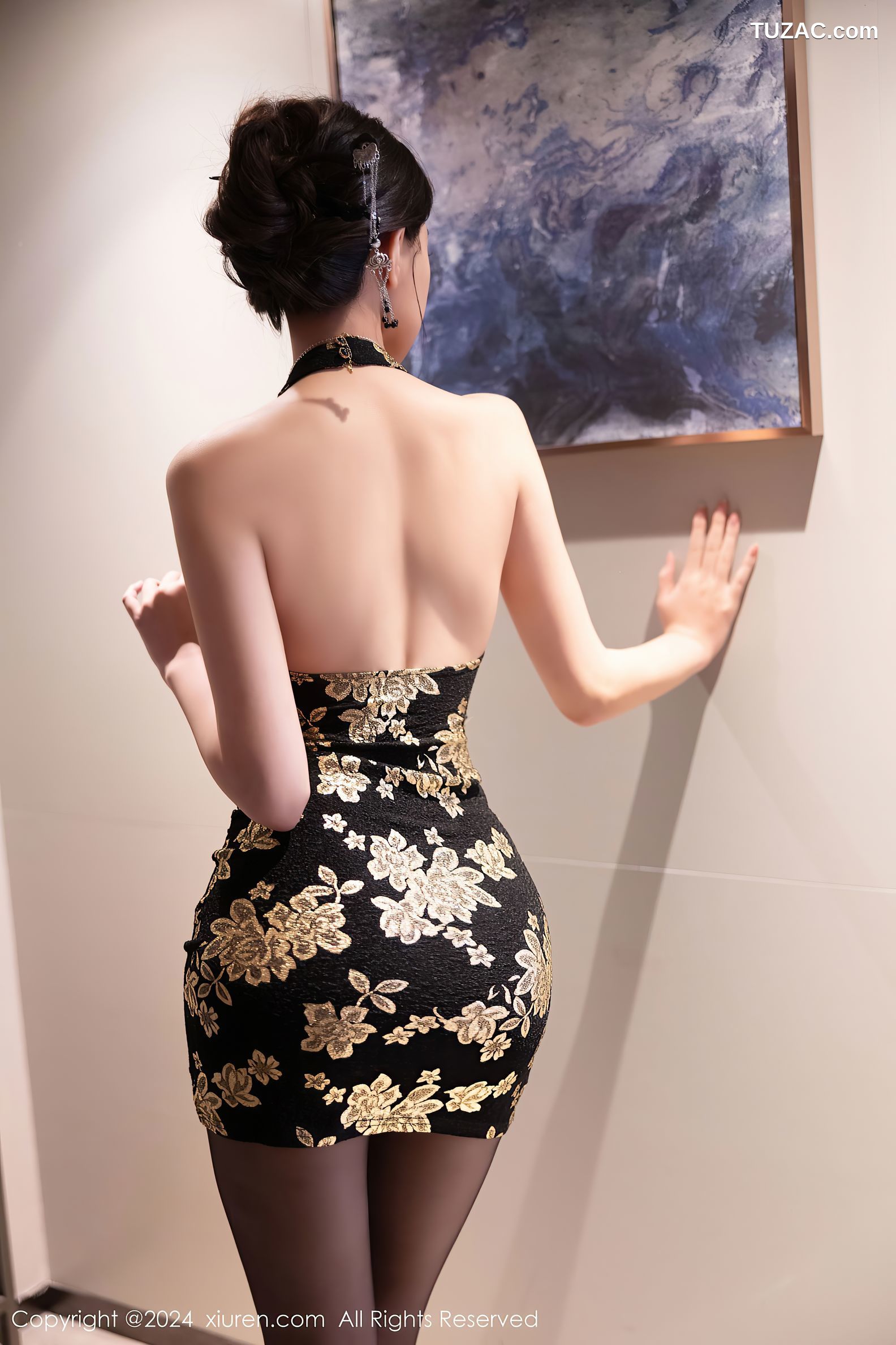 XiuRen秀人网-9304-初梦瑶-古风露背短旗袍丁字裤黑丝-2024.10.17