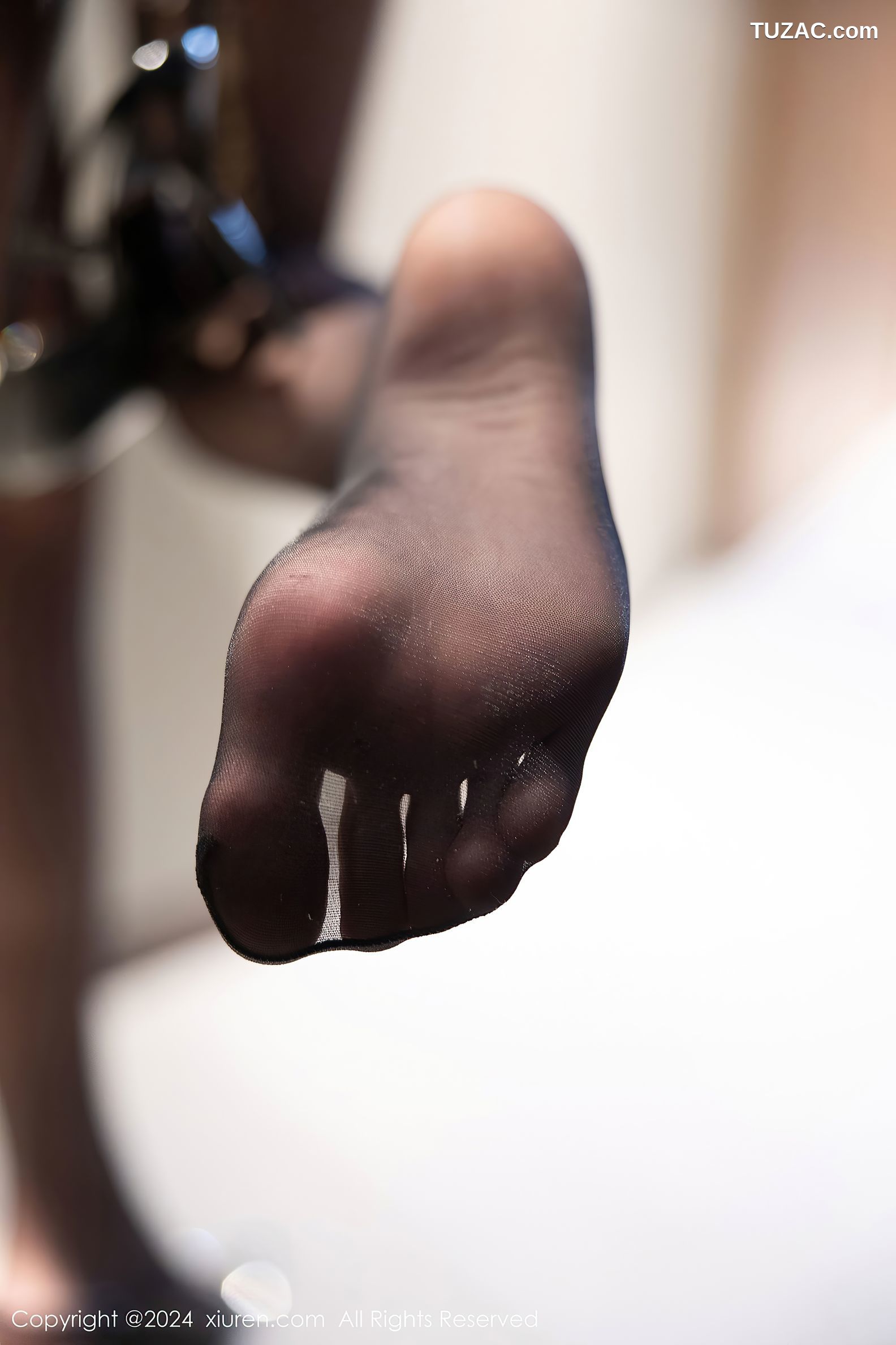 XiuRen秀人网-9304-初梦瑶-古风露背短旗袍丁字裤黑丝-2024.10.17