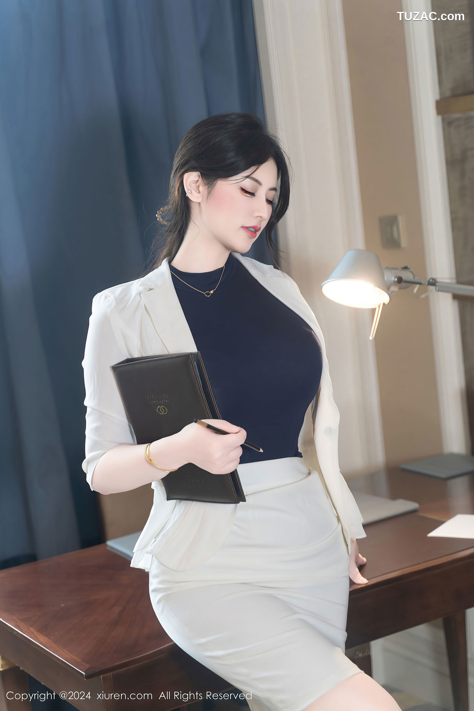 XiuRen秀人网-9319-诗诗kiki-OL白色裙装红色内衣肉丝-2024.10.21