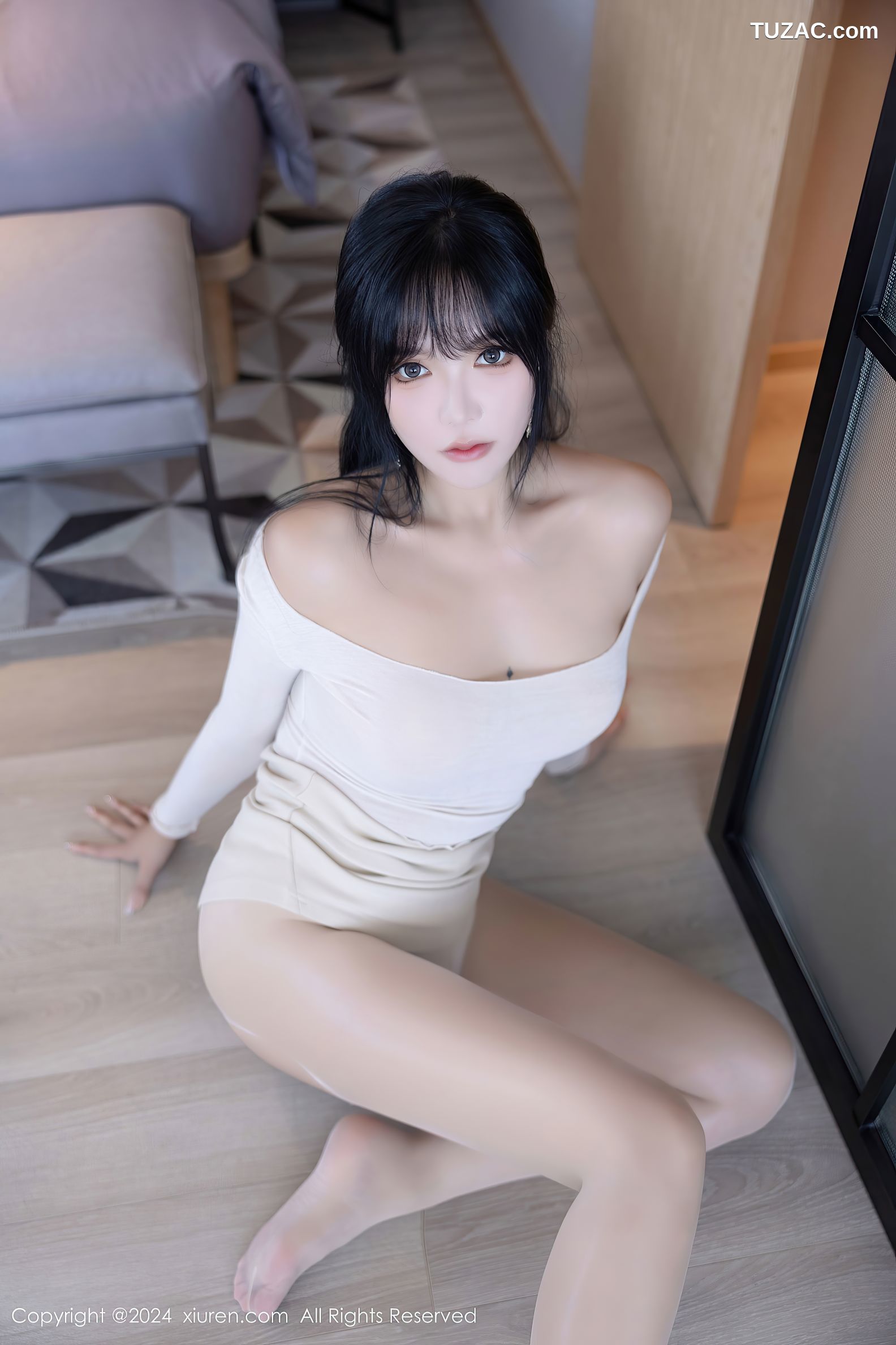 XiuRen秀人网-9320-娜比-白色吊带白短裙街拍-2024.10.21