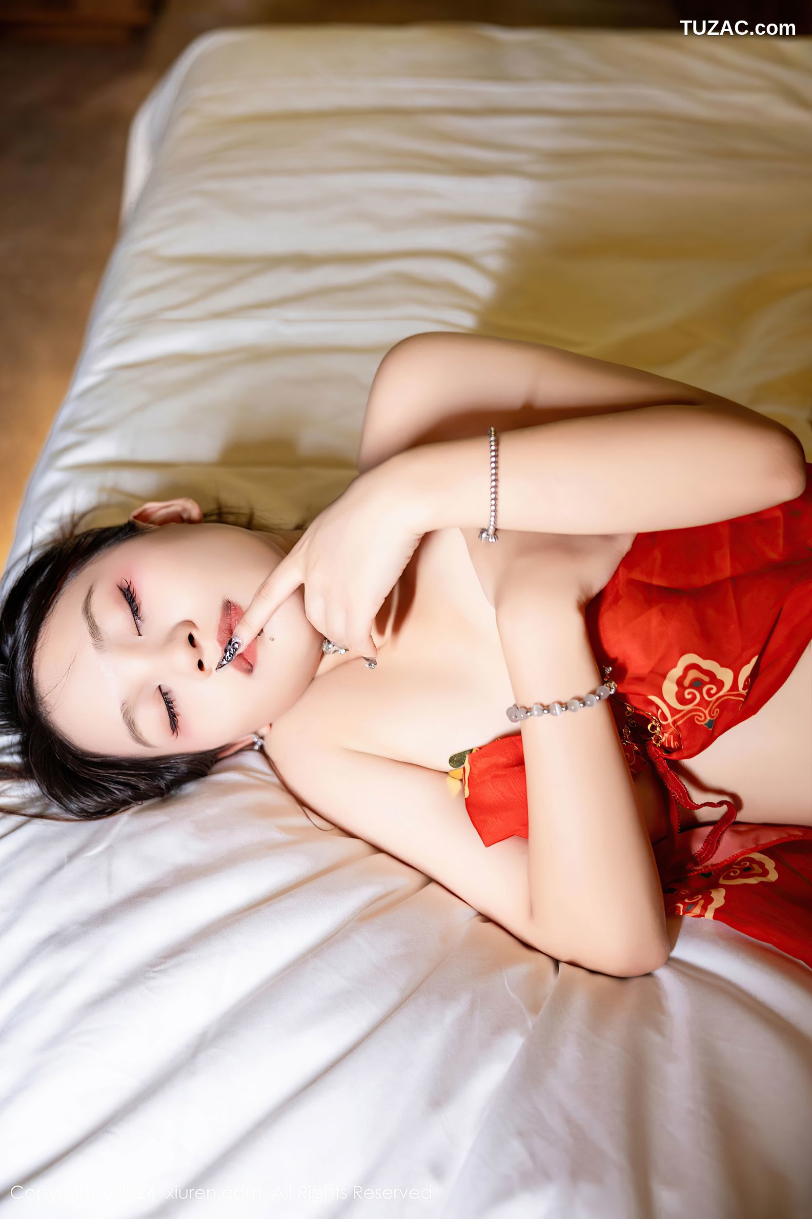 XiuRen秀人网-9323-吴婷婉-红色民族服饰爆乳-2024.10.22