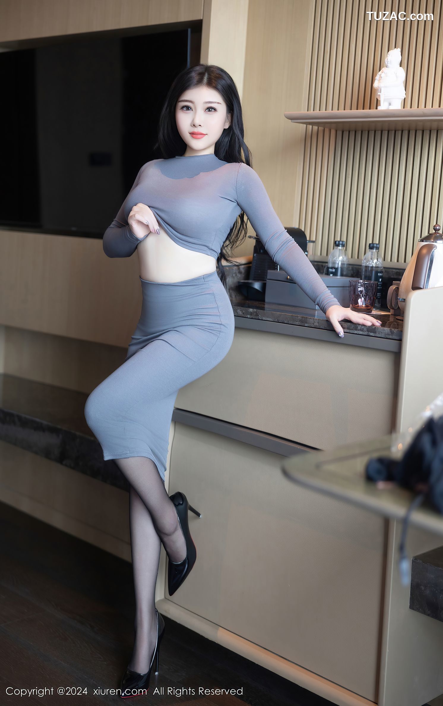 XiuRen秀人网-9325-白洁Bessie-灰蓝紧身裙湿奶爆乳-2024.10.22